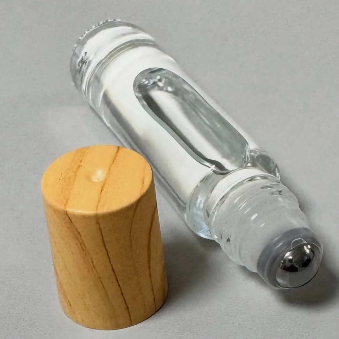 🌿 Le petit nouveau de la Maison Volanjara 

🍃 Le ROLL-ON VOLANJARA d&rsquo;huile essentielle de RAVINTSARA rajoute dans la liste d&eacute;roulante des choix de cadeaux dans le coffret prestique qui comprend 1 Eau de parfum Volanjara 100ml + 1 VIP S