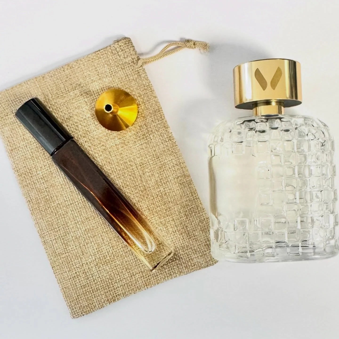 🪾L&rsquo;artisanat dans toute sa splendeur.

🌿 Dans notre Maison, chaque flacon Vip Sample 10ml na&icirc;t de la main, du geste et du temps. Sans machine, sans artifice, nous fa&ccedil;onnons nos formats voyages avec patience et pr&eacute;cision, e