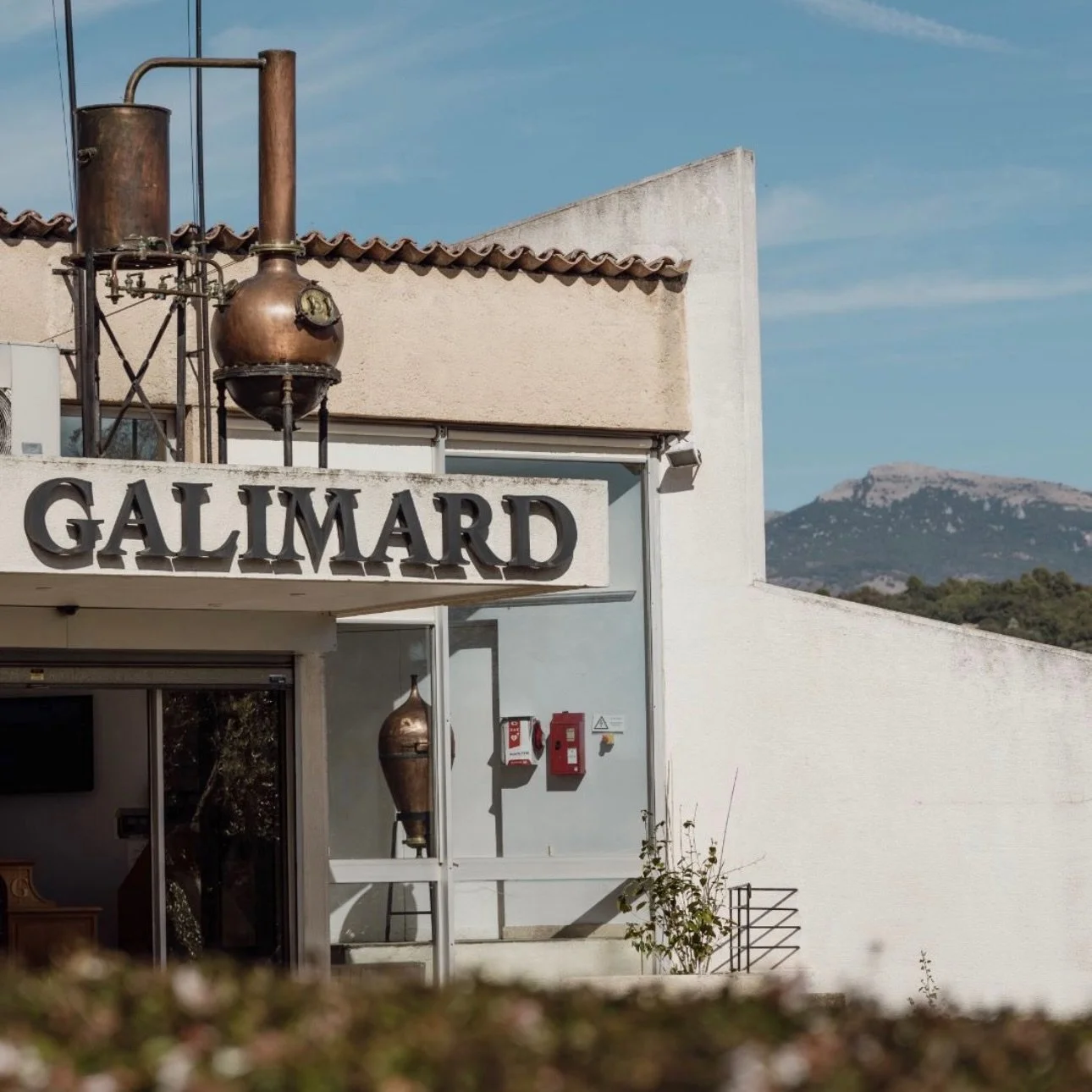 💐Toute ma gratitude et ma profonde reconnaissance &agrave; @galimard_parfumeur , la plus ancienne maison de parfums de Grasse 🌿✨ 

🙏🏾Merci d&rsquo;avoir cru en moi, d&rsquo;avoir aim&eacute; et concr&eacute;tis&eacute; mon projet Volanjara d&egra