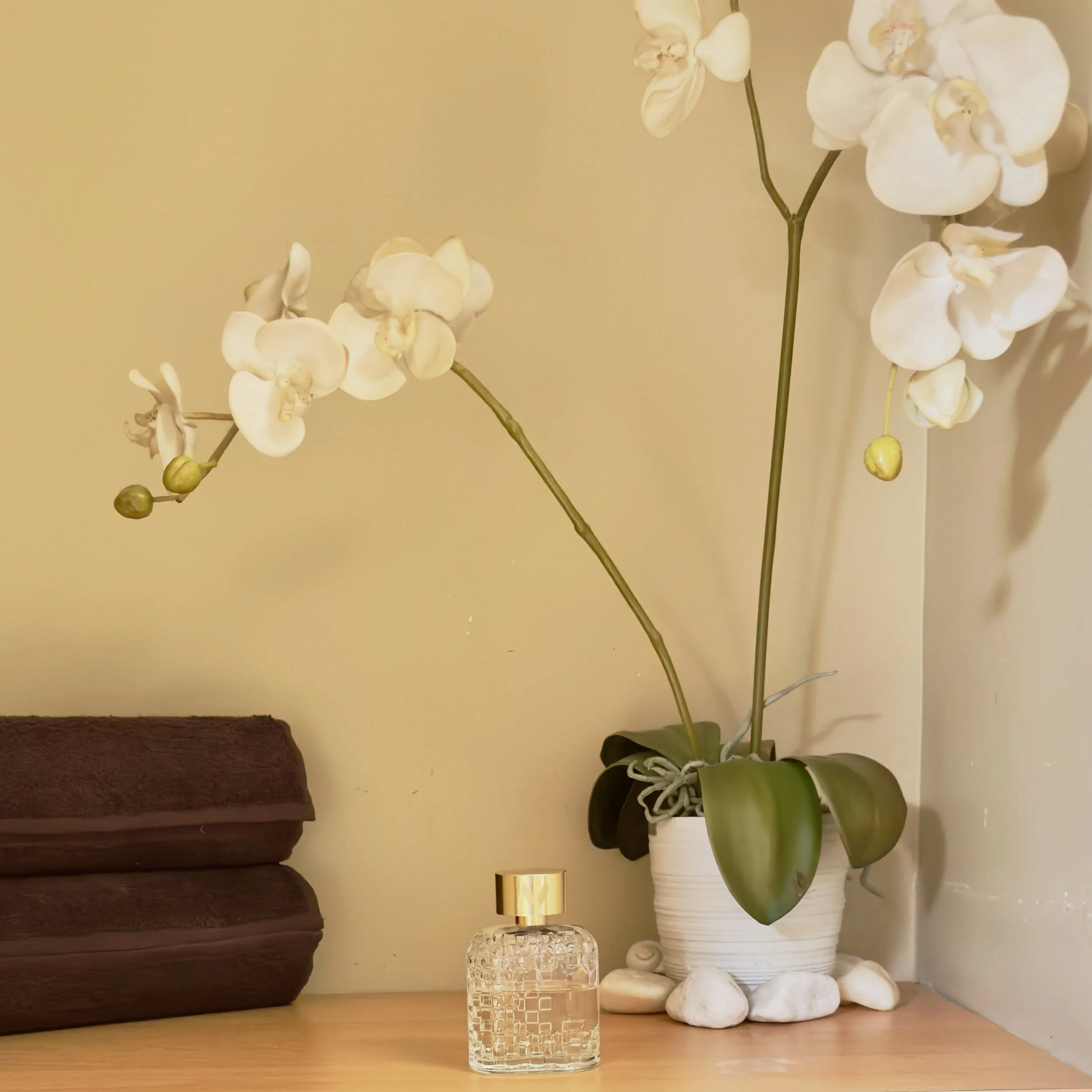 🧘🏽&zwj;♀️ Volanjara o&ugrave; la d&eacute;finition m&ecirc;me du bien-&ecirc;tre

Choisissez l&rsquo;un de nos coffrets dans notre boutique en ligne. Lien dans notre bio. 

#bien&ecirc;tre #zen #spa #lgm #volanjara