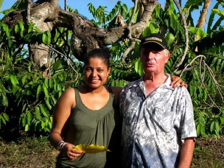 Volanjara dans les champs d'ylang-ylang à Nosy-Bé Madagascar dans les années 2000