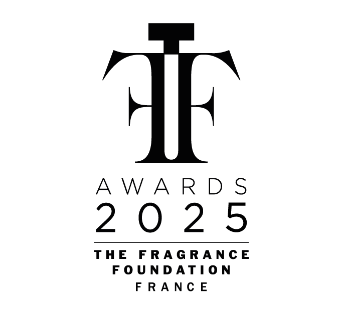 Logo de la Fondation du Parfum pour les prix 2025, avec un symbole en forme de flute de parfum stylisée au sommet, et le texte 'AWARDS 2025 THE FRAGRANCE FOUNDATION FRANCE'.
