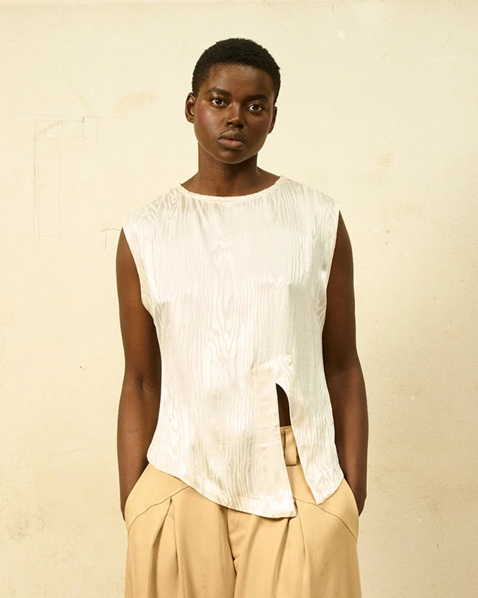 CREAM TEXTURED TOP WITH FRONT SLIT