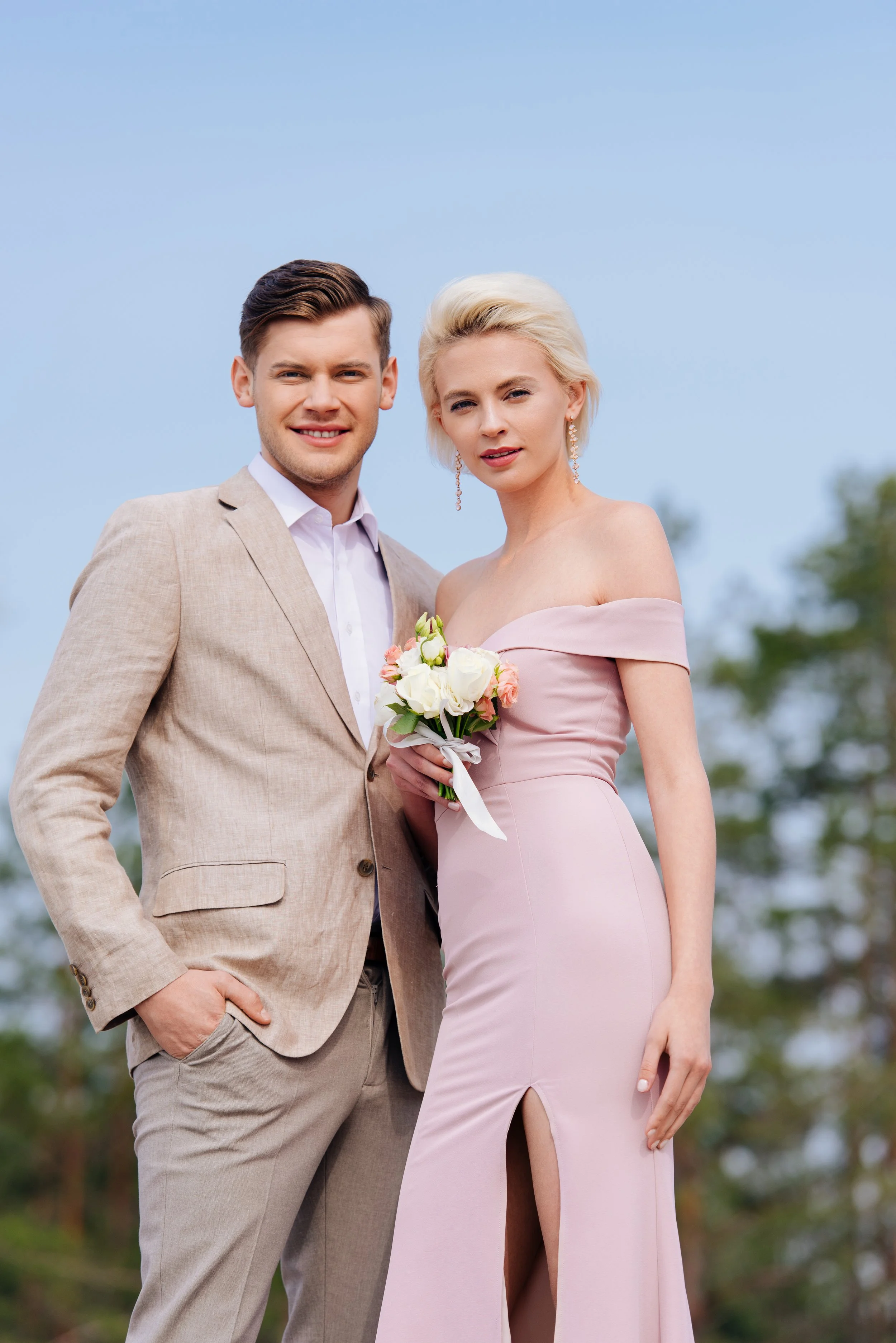 stylish-just-married-couple-with-wedding-bouquet-l-2023-11-27-05-34-22-utc.jpg