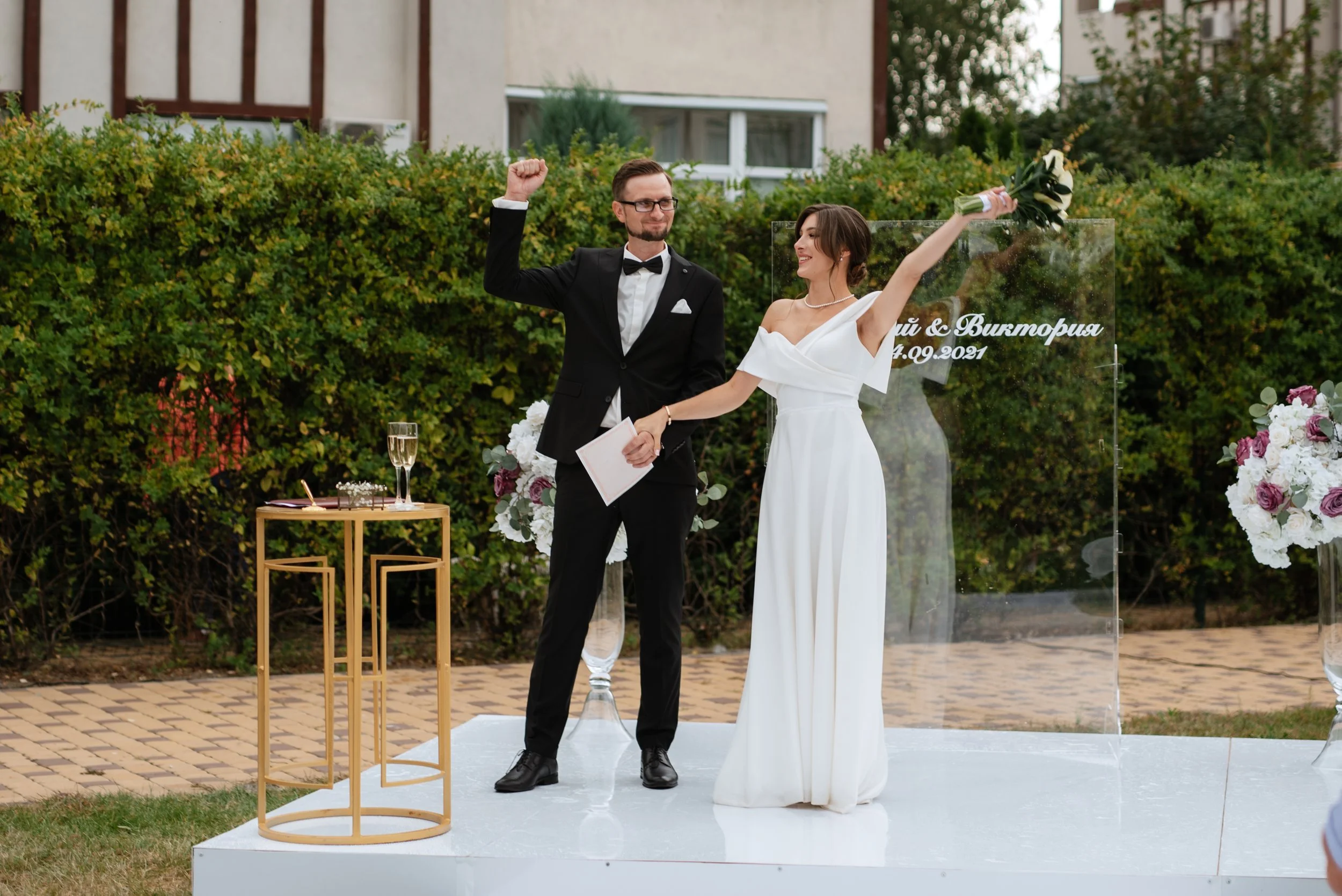 wedding-ceremony-of-the-newlyweds-on-the-glade-2023-11-27-04-51-34-utc.jpg