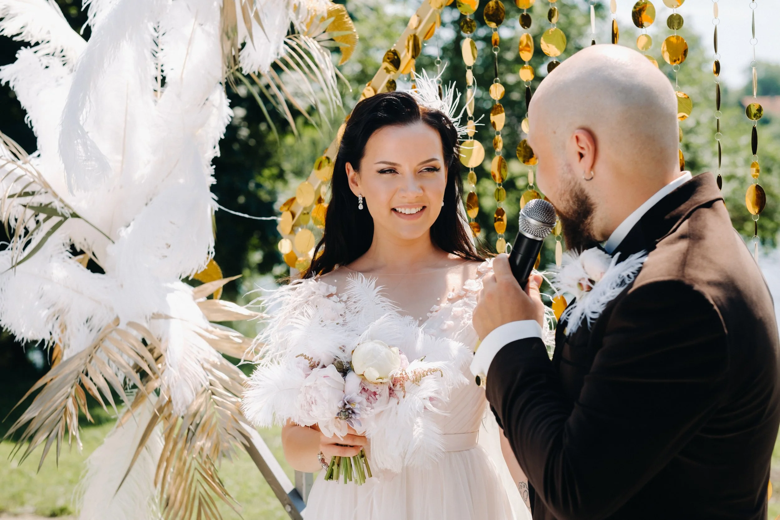 happy-wedding-couple-near-the-arch-during-the-wedd-2023-11-27-05-27-53-utc.jpg