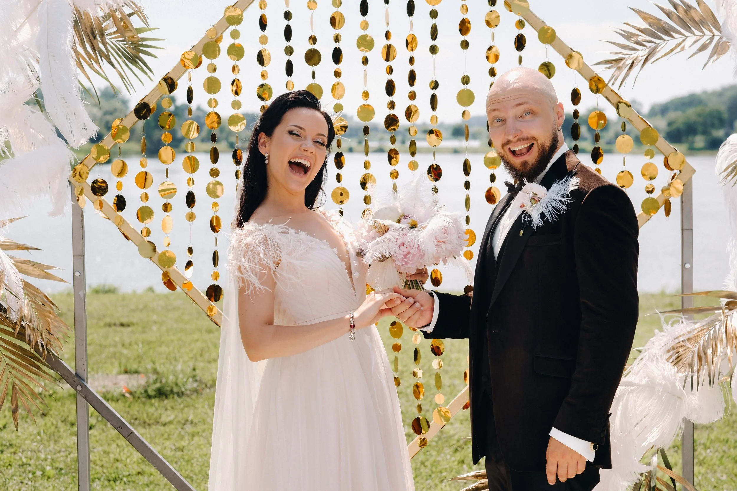 happy-wedding-couple-near-the-arch-during-the-wedd-2023-11-27-05-30-08-utc.jpg