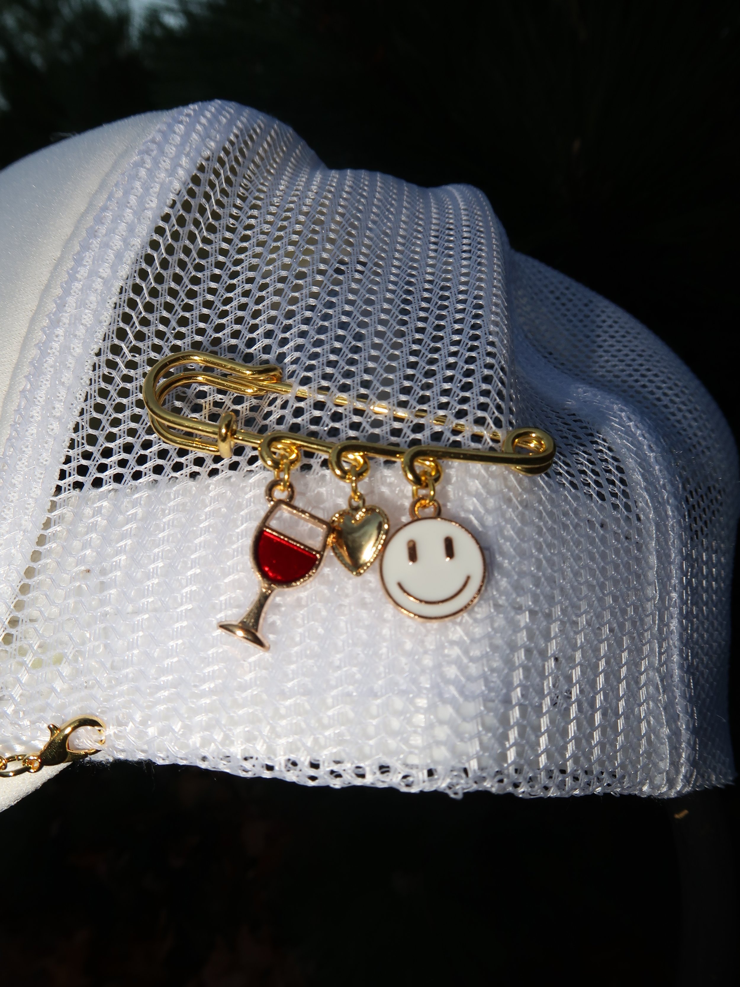 The Après Ski & Snowboard White Trucker Hat - charmer design bar