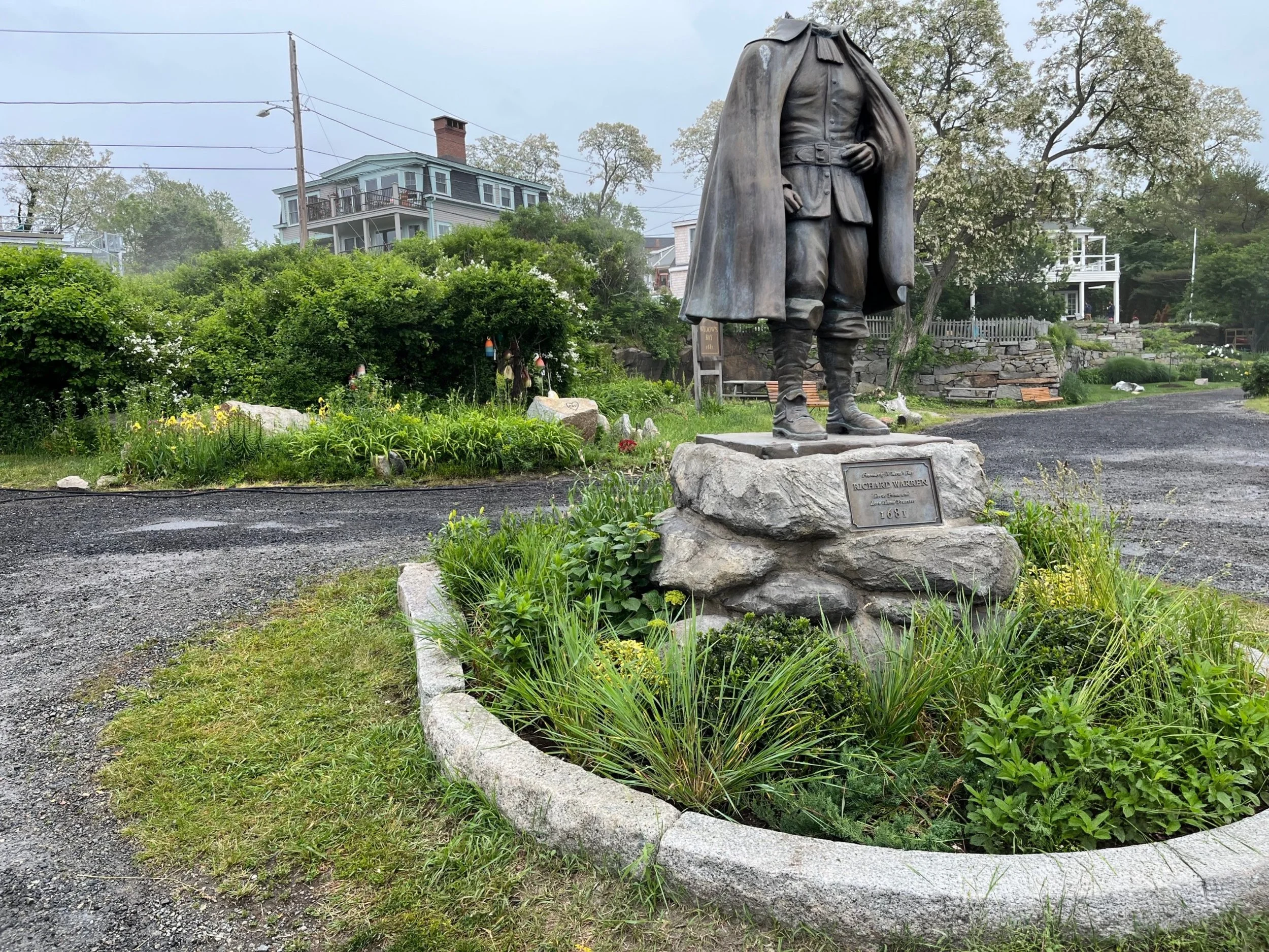 WB Statue V2.jpg
