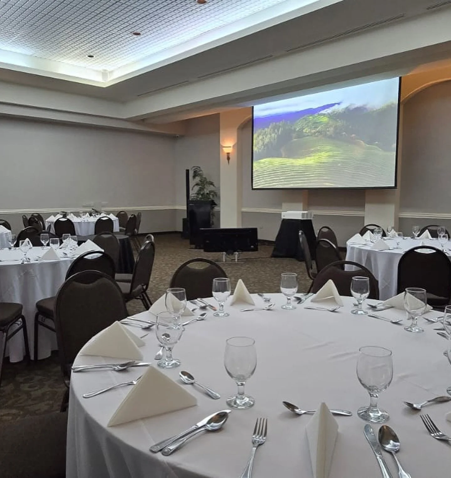 Nuestro sal&oacute;n fue el lugar ideal para esta conferencia y expo. Montaje c&oacute;modo, atenci&oacute;n en cada detalle y todos los detalles para que tu evento corporativo sea un &eacute;xito.

&iquest;Est&aacute;s organizando algo similar? 
Lla