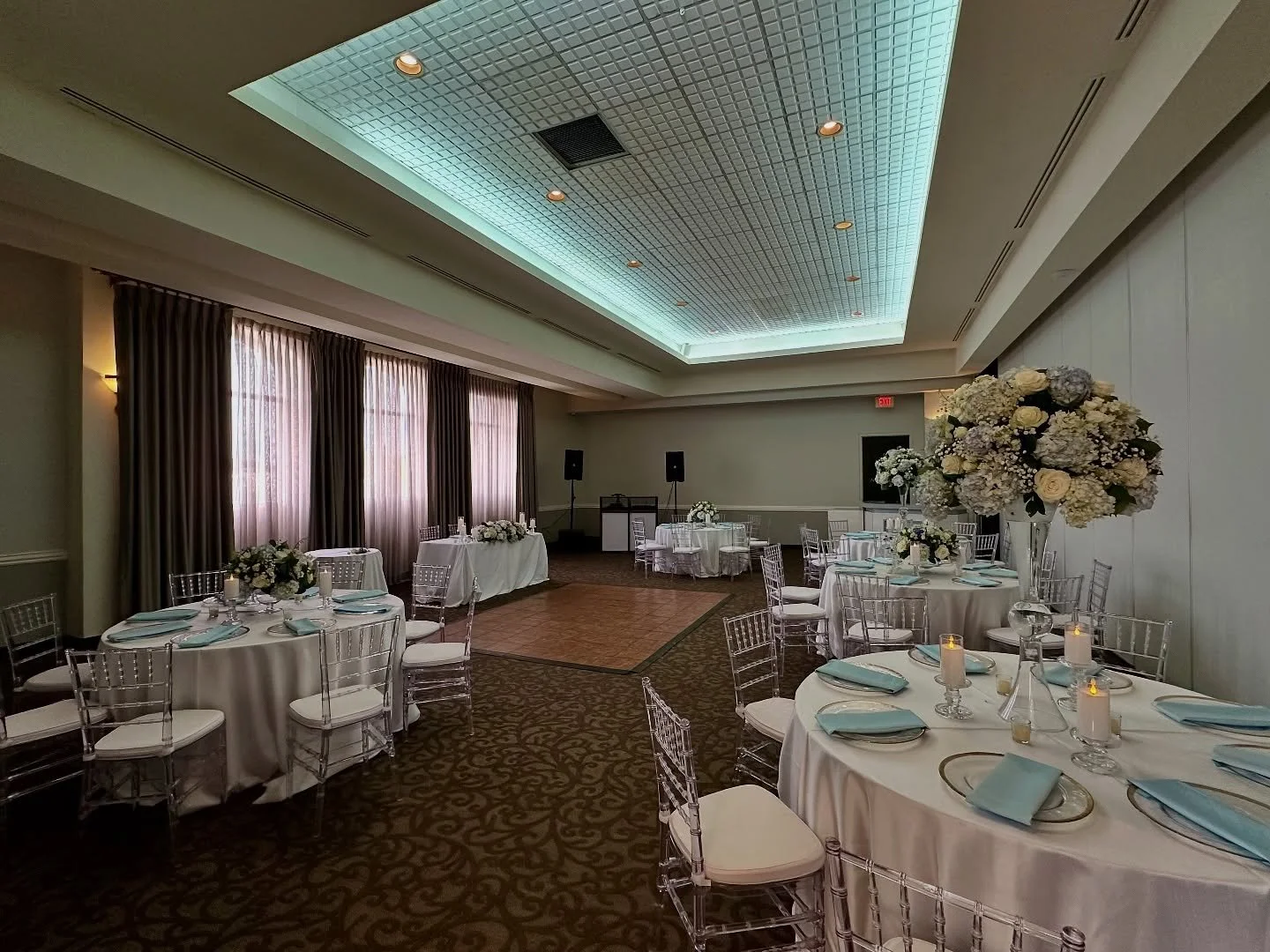 Momentos que se quedan para siempre&hellip;

As&iacute; se decor&oacute; y se acomod&oacute; esta boda &iacute;ntima en nuestro sal&oacute;n: acogedora, elegante y hecha con mucho amor.

Gracias por confiar en nosotros para celebrar un d&iacute;a tan