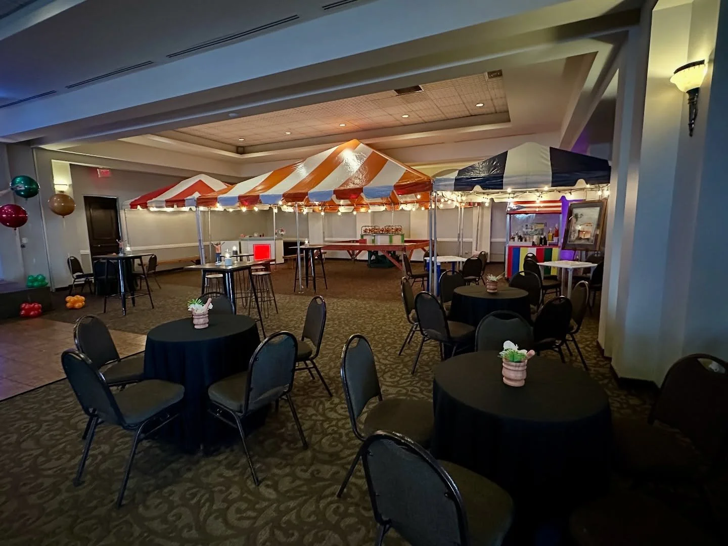 En nuestro Centro de Banquetes, &iexcl;todo es posible! 🎉 Una fiesta al estilo chinchorreo que nadie olvidar&aacute;. 🪅🎪 #LosChavales

&iexcl;Pregunta por nuestras ofertas! 
787.767.5017
Chavalespr.com