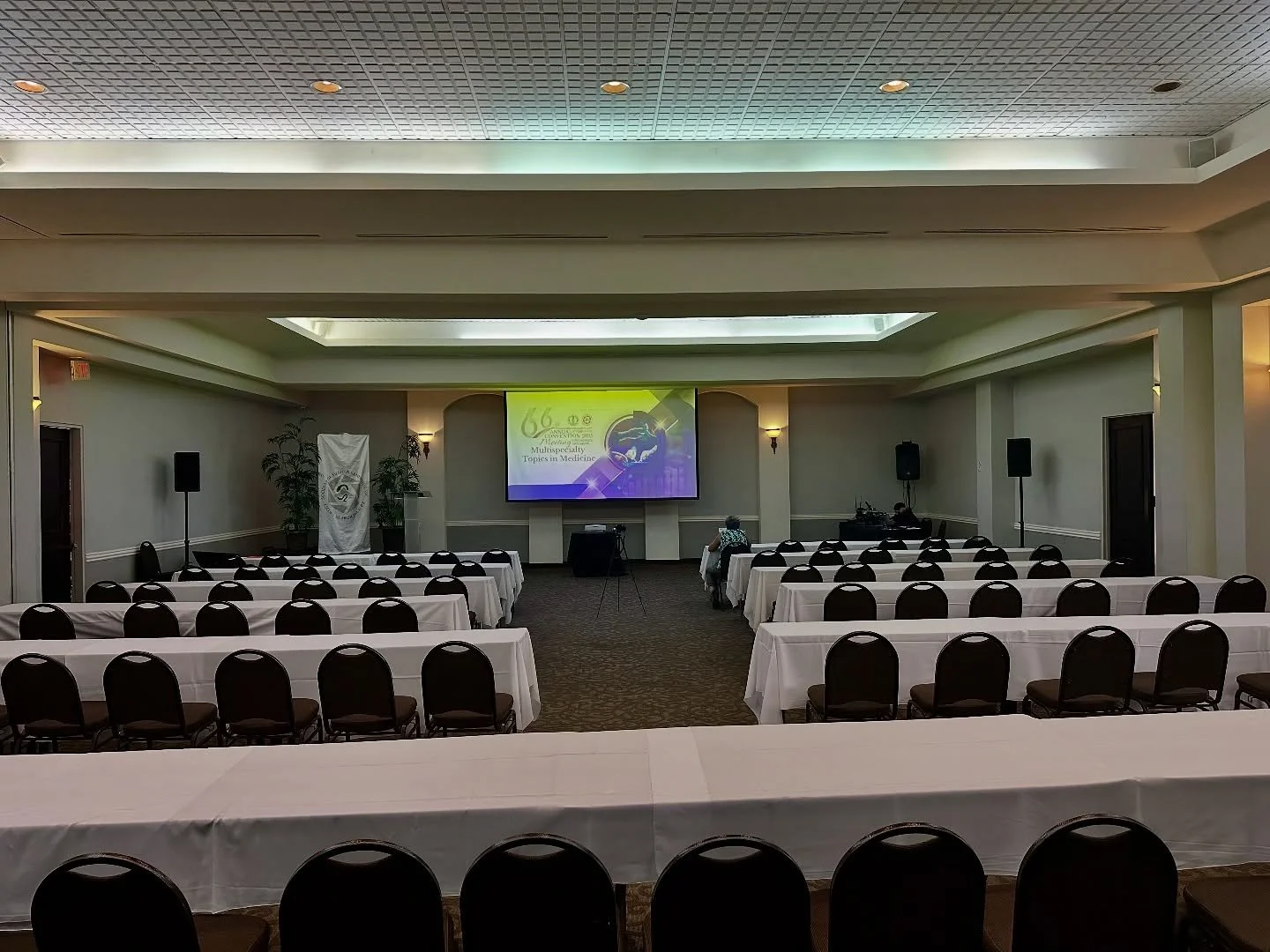 As&iacute; se prepar&oacute; nuestro sal&oacute;n para esta convenci&oacute;n corporativa:
funcional, vers&aacute;til y listo para recibir grandes ideas.

&iexcl;Pregunta por nuestras ofertas!

#LosChavales
ChavalesPR.com
787.767.5017