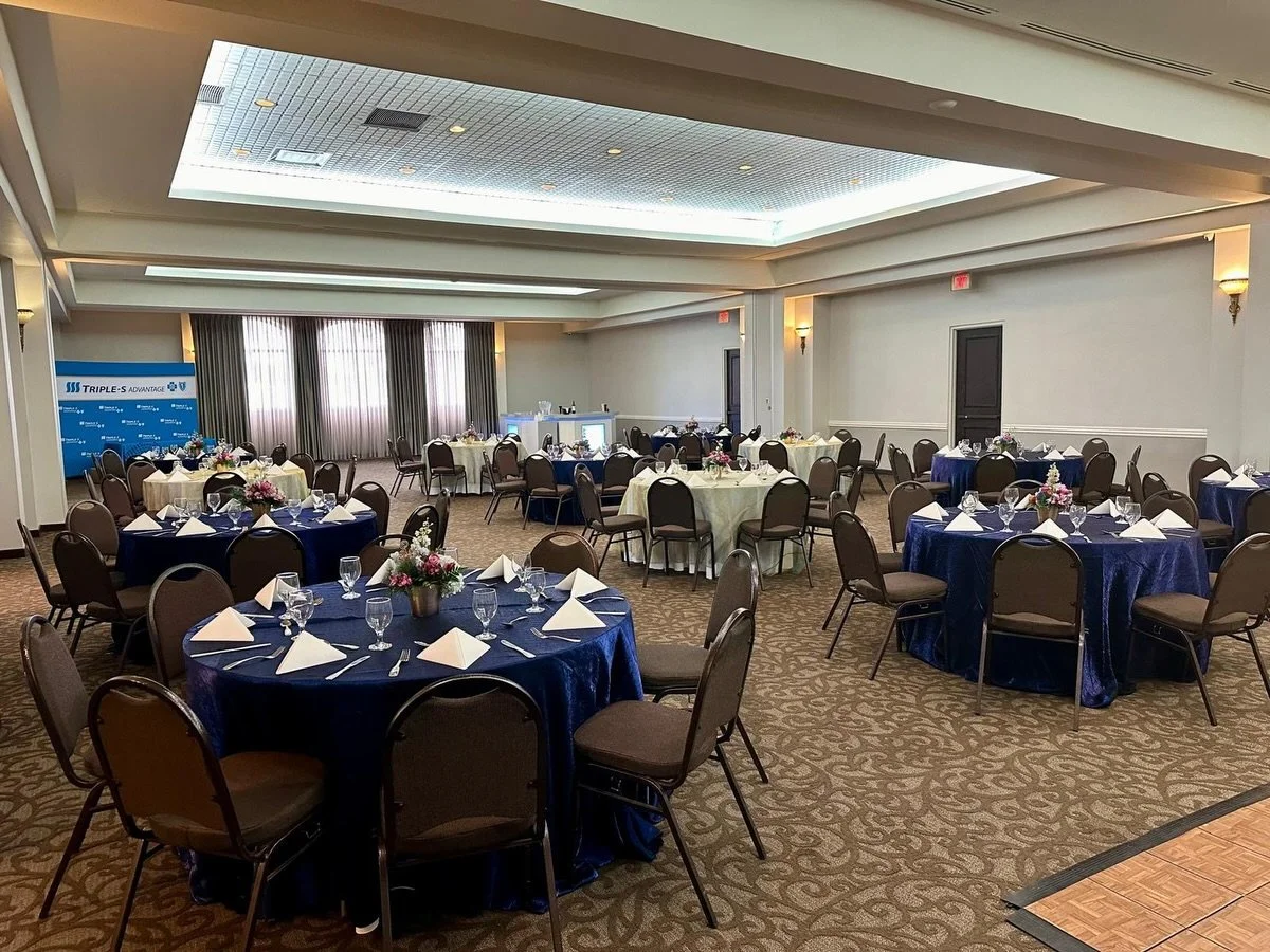 Un solo espacio, muchas maneras de trabajar y celebrar.
Convenciones, reuniones, talleres, lanzamientos, cenas corporativas y m&aacute;s &mdash; nuestro sal&oacute;n se adapta a todo tipo de actividades empresariales.

&iexcl;Pregunta por nuestras of