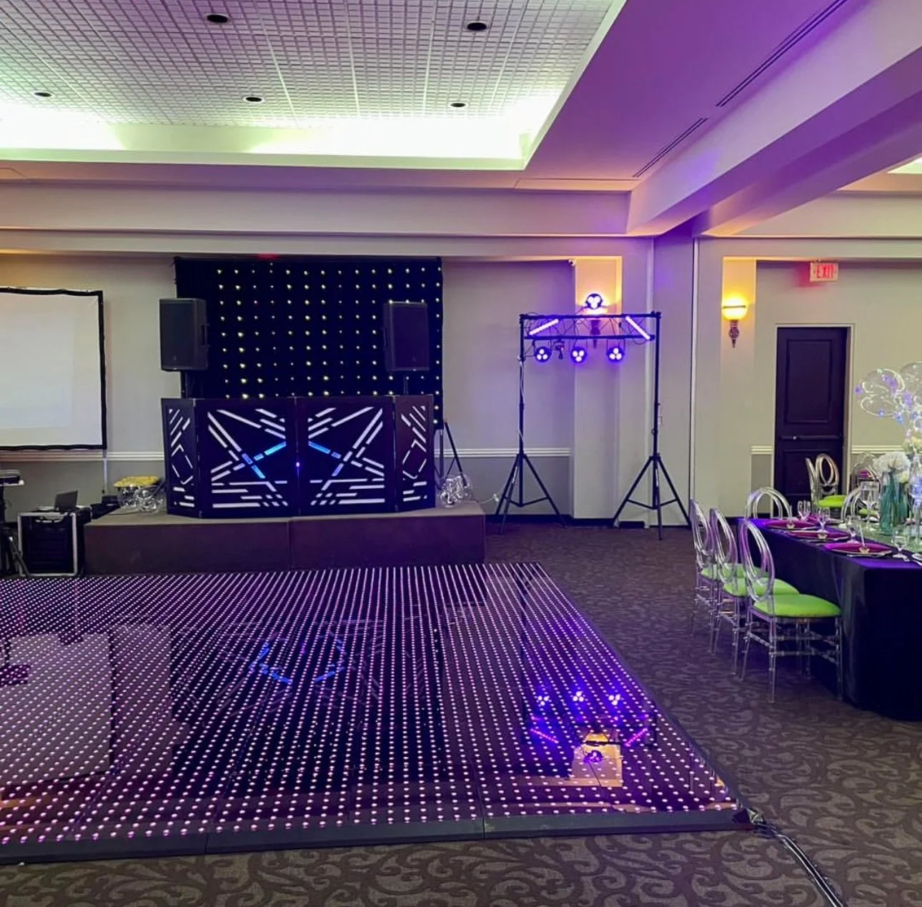 ‼️ATENCI&Oacute;N‼️
Clases graduandas: Tenemos el sal&oacute;n perfecto para tu PROM!! 

&iexcl;Pregunta por nuestras ofertas! 
ChavalesPR.com
787.767.5017