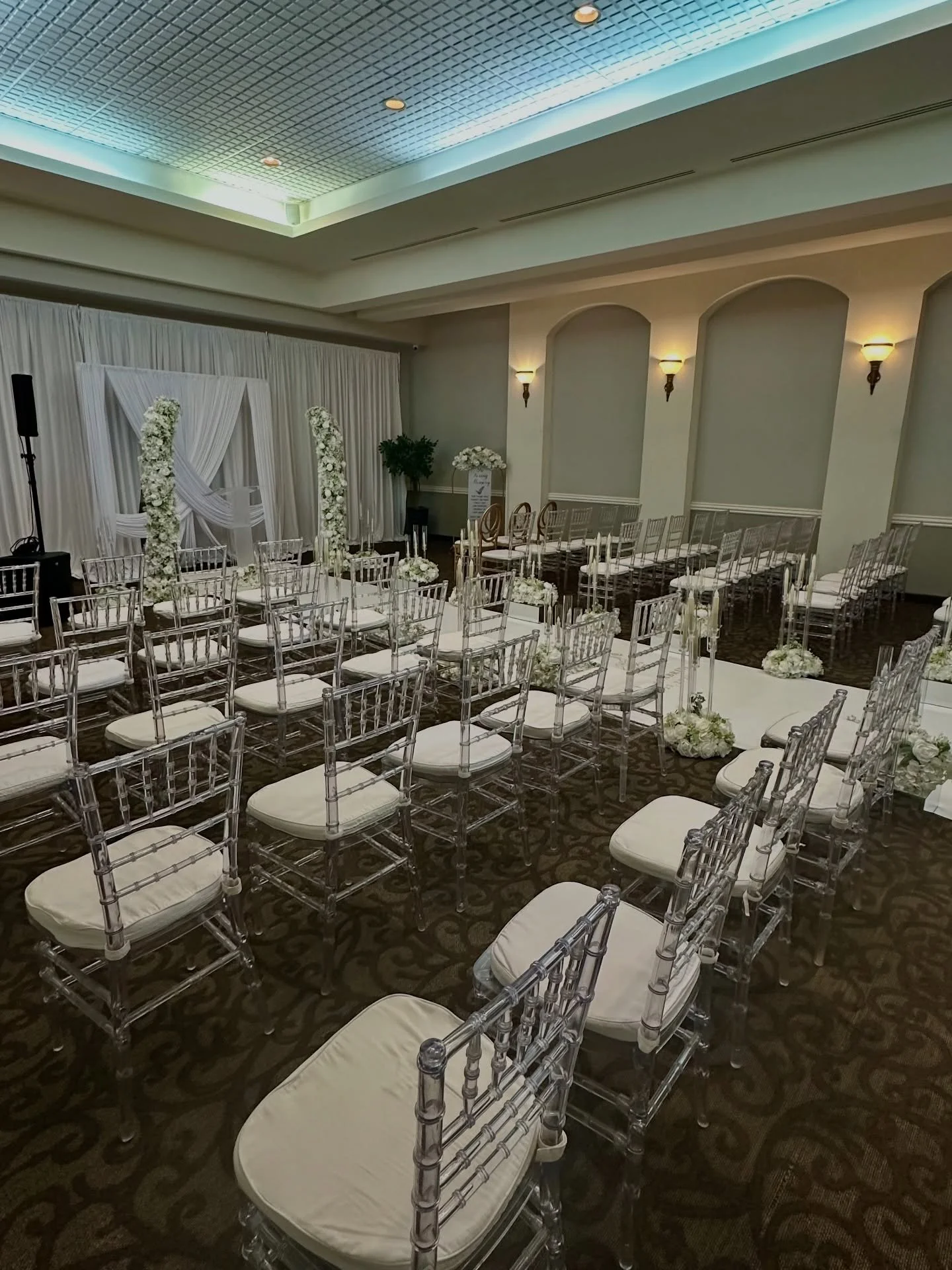 El escenario donde comienza el &ldquo;para siempre&rdquo;.

As&iacute; se prepar&oacute; nuestro sal&oacute;n para una ceremonia llena de amor, detalles y momentos inolvidables.

Haz realidad la boda que siempre so&ntilde;aste.

&iexcl;Pregunta por n