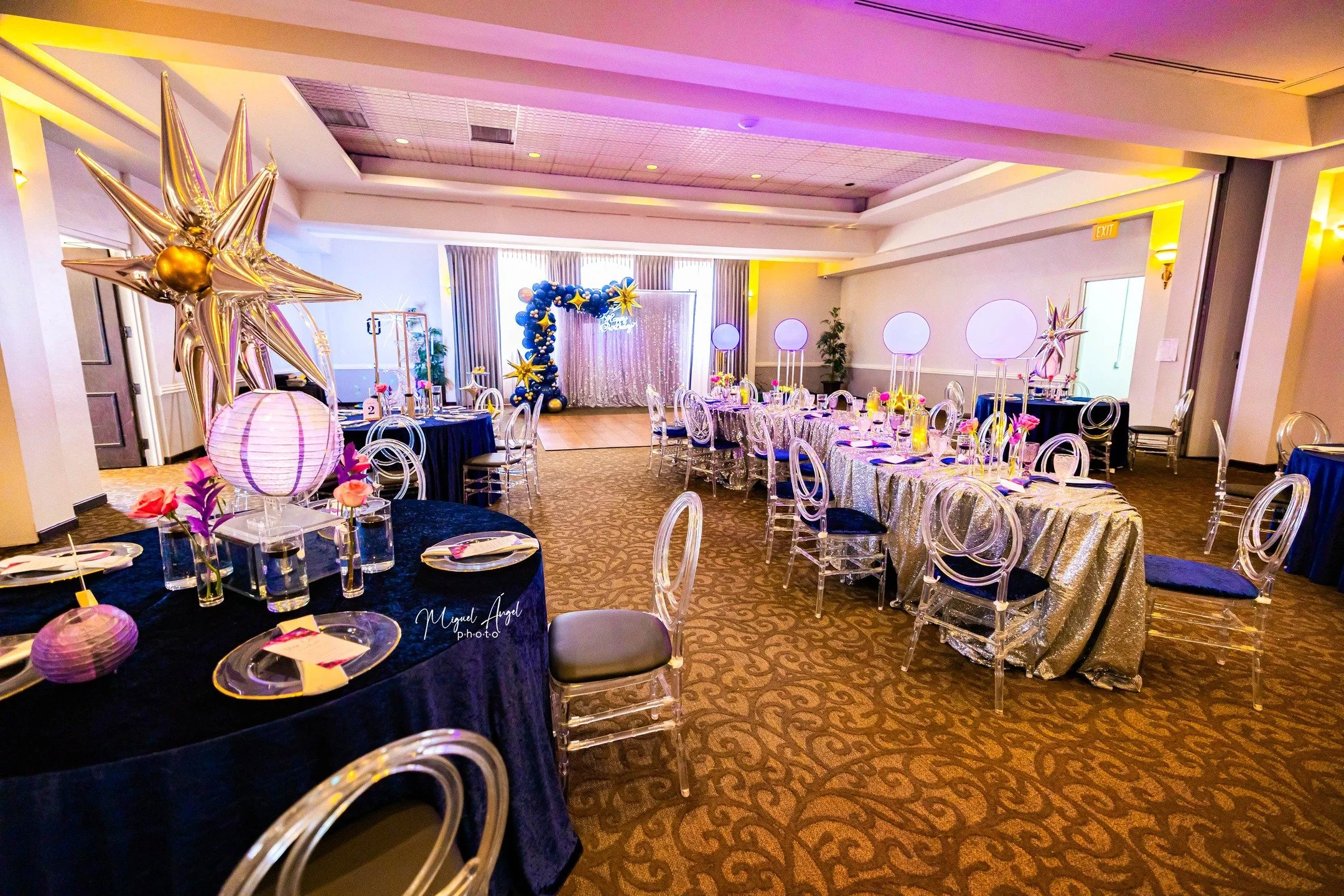 Una noche m&aacute;gica para celebrar sus 15 a&ntilde;os.

Nuestro Centro de Banquetes fue el espacio perfecto para una celebraci&oacute;n llena de elegancia, detalles y momentos inolvidables.

Pregunta por nuestras ofertas para quincea&ntilde;eros y