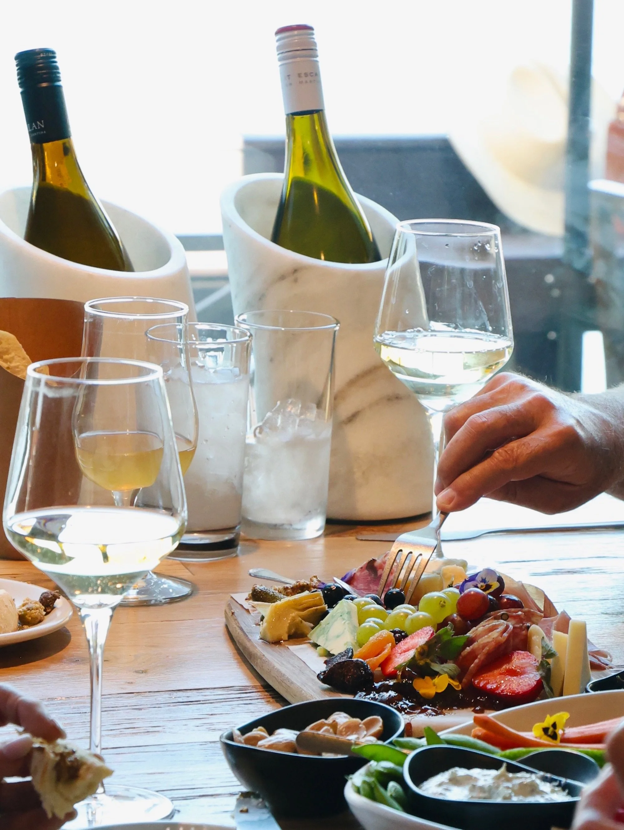 🍷 Saturdays are made for sipping and savoring, but let&rsquo;s be honest&mdash;it&rsquo;s always wine-o&rsquo;clock at Cask &amp; Cure. 

🥂 Cheers to the weekend!