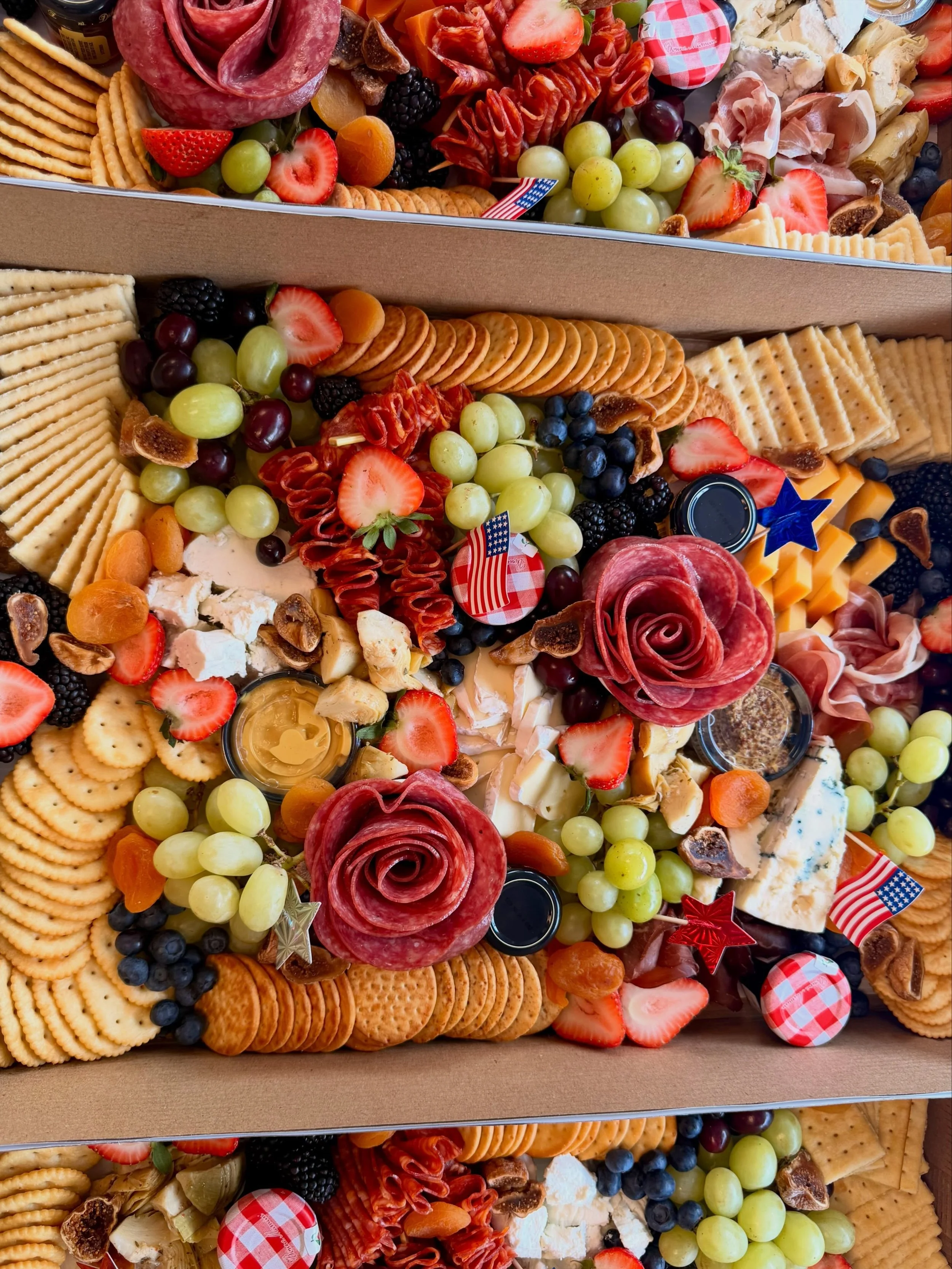 🇺🇸 Red, white, and charcuterie&mdash; Happy 4th of July! We&rsquo;ve had a great Independence Day celebrating with you, so far! 

🎆 This will be our first year hosting reservations (we&rsquo;re sold out 🎉) for the #LakeArrowheadFireworks show and