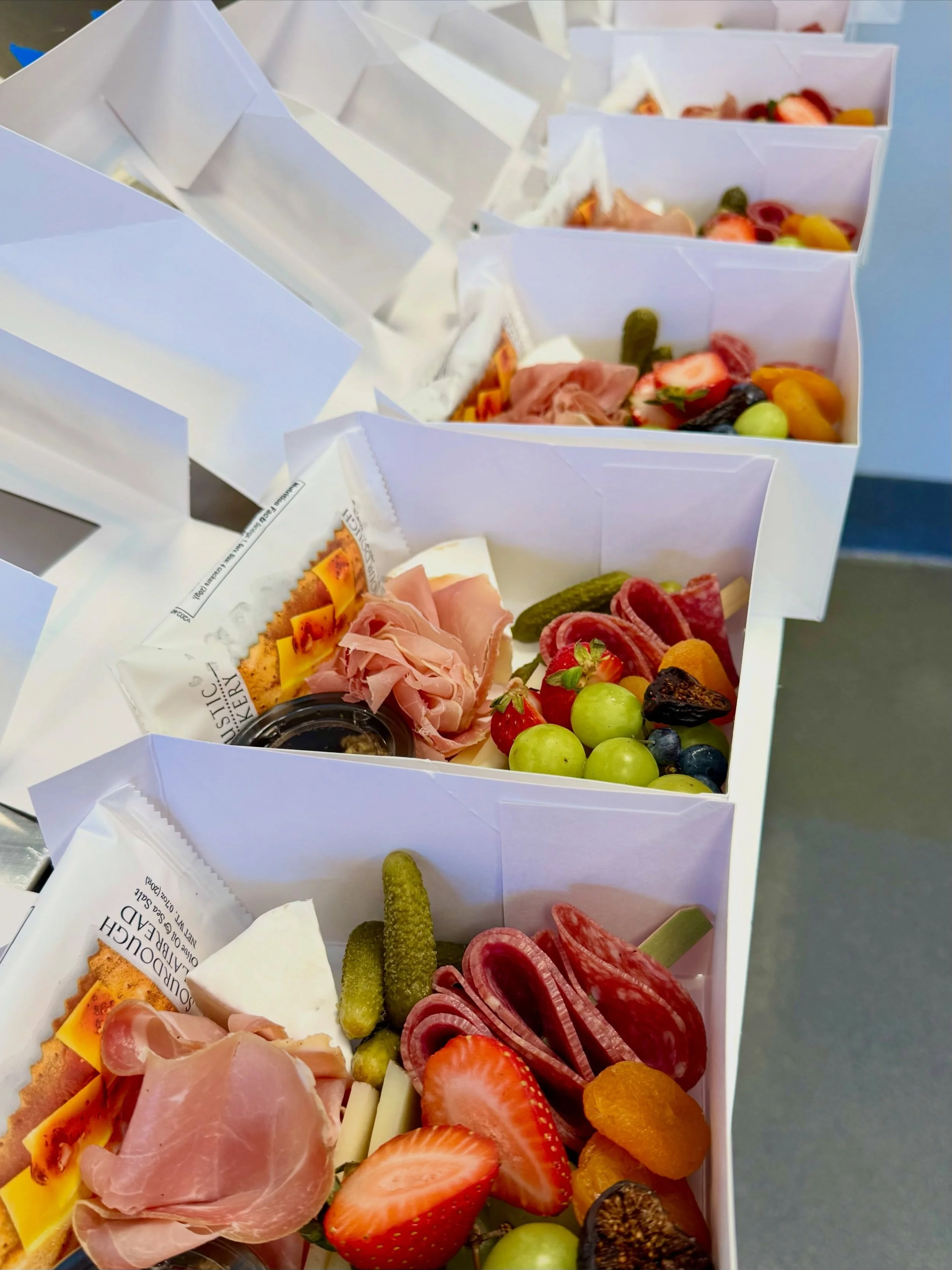 ☀️ Happy Saturday! On the move today or hungry from  @lakearrowheadbrewfest? You don&rsquo;t have to compromise on taste just because you&rsquo;re short on time! 

🥪 Our front Grab &amp; Go display is fully stocked with personal charcuterie boxes &a