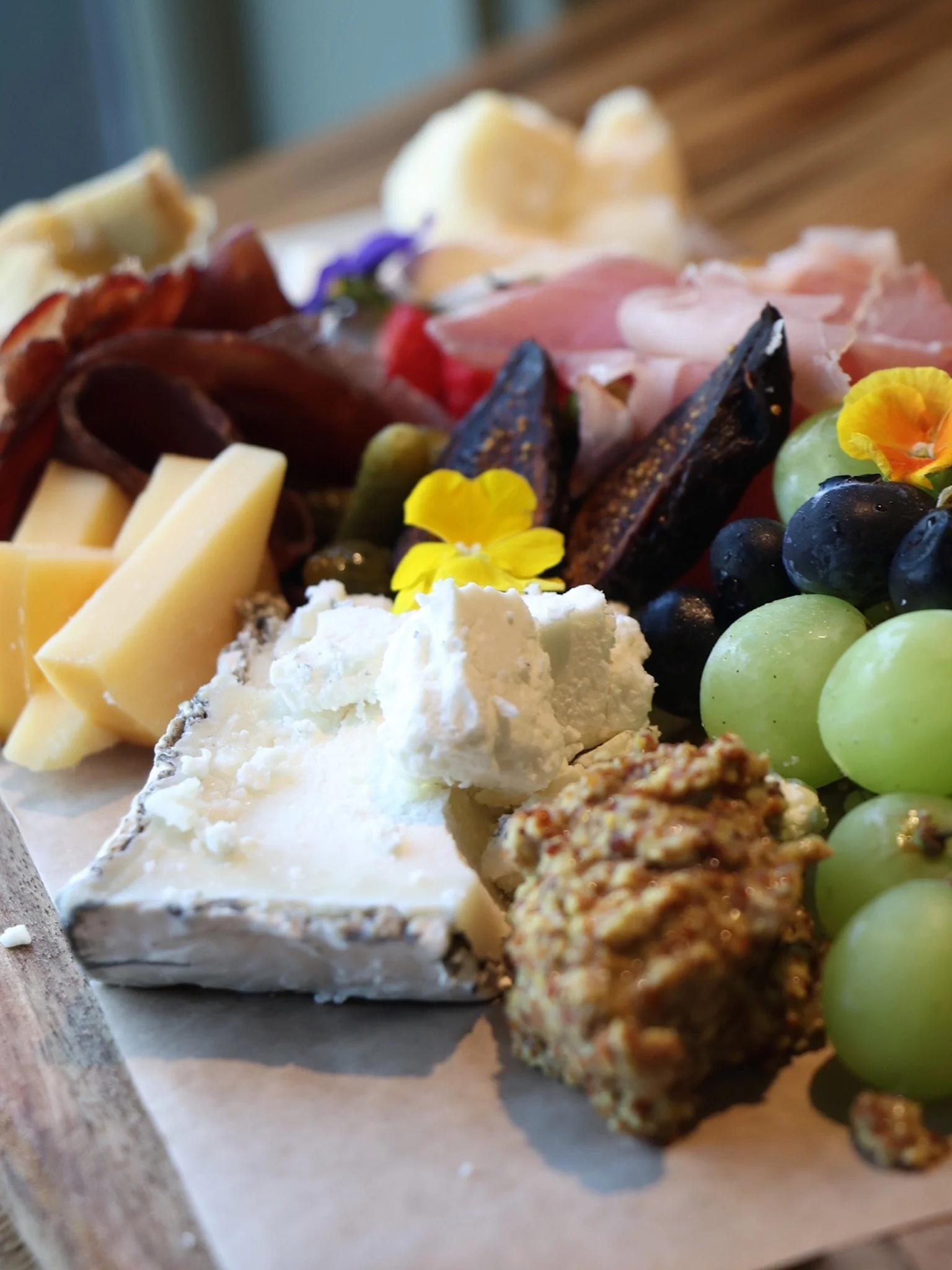 ☺️ Graze the day away&mdash; Happy National Charcuterie Day!

#Charcuterie #NationalCharcuterieDay #WineBar #LakeArrowhead #HappyHour 

🧀 Board meeting in session&mdash; Happy National Charcuterie Day!

#Charcuterie #WineBar #LakeArrowheadVillage #W