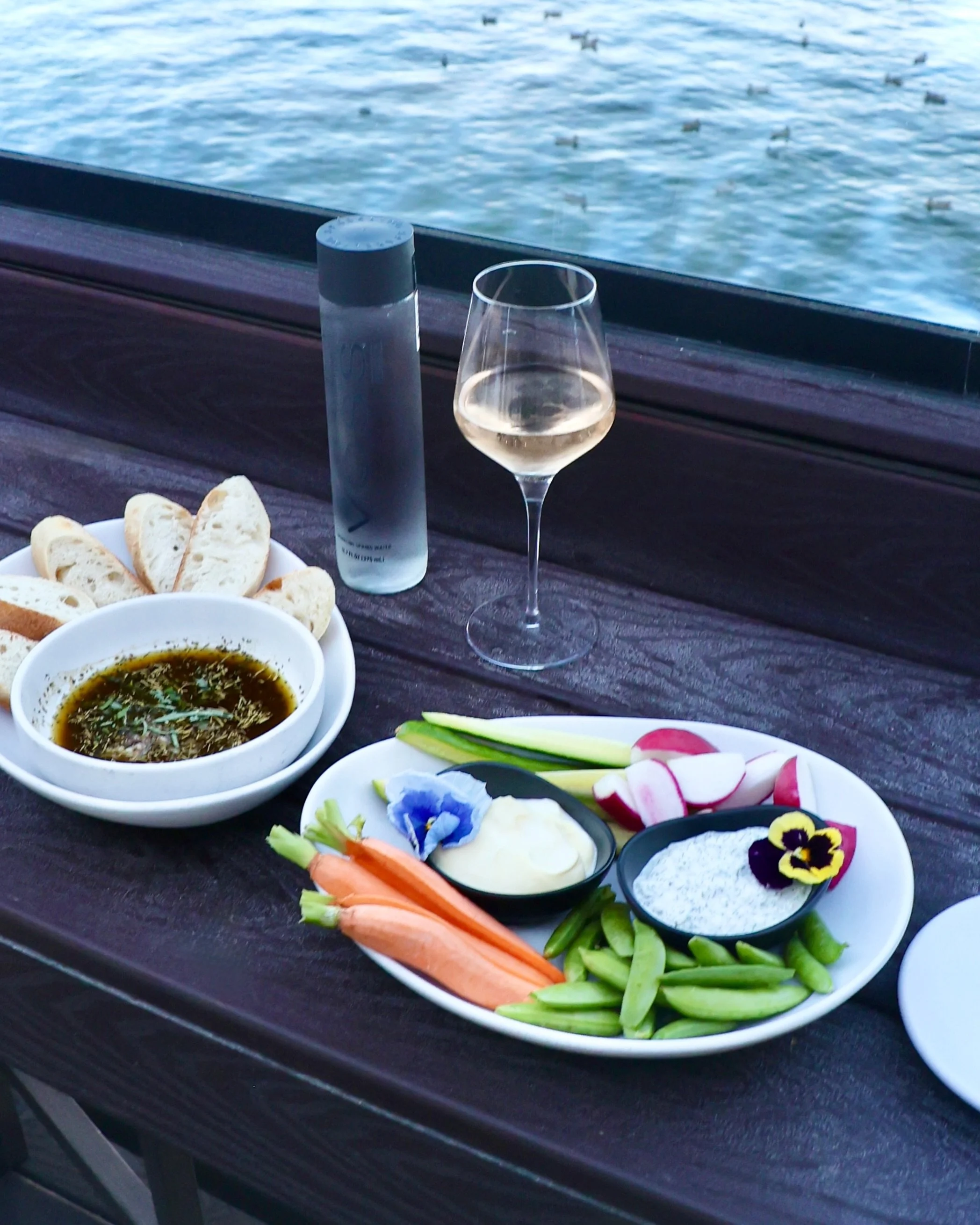 ✨ Sharing is caring, but we won&rsquo;t judge if you want these all to yourself. Happy Labor Day Weekend! Who are you breaking bread with?

👉 Swipe through to feast your eyes on a few of our favorite plates to pass around! 

🥕 Crudit&eacute;s: Fres