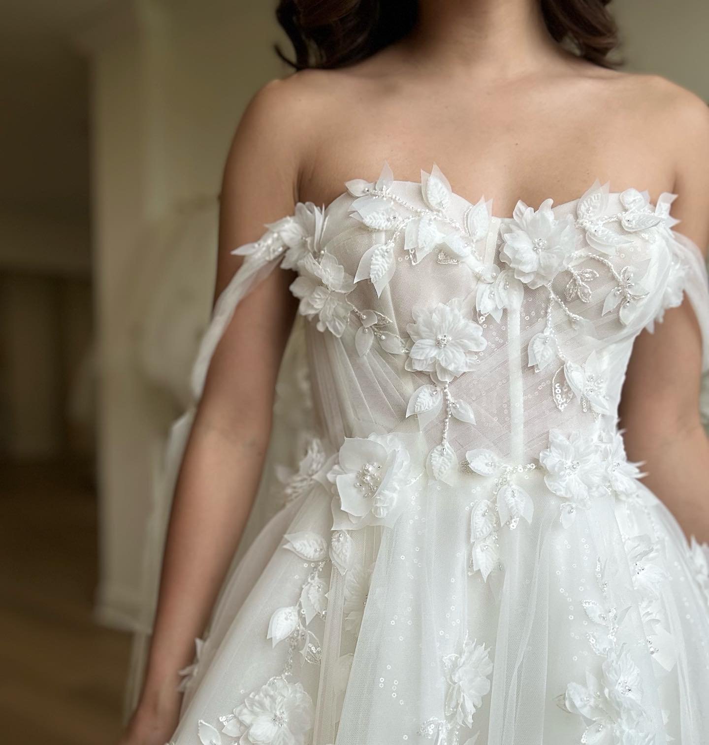 HABENARIA // @alenaleenabridal 
-
-
-
#theivoryconcept #ticbridal #alenaleena #habenaria #bridalboutique #weddingdress #bridalgown #malvernpa #chestercountypa