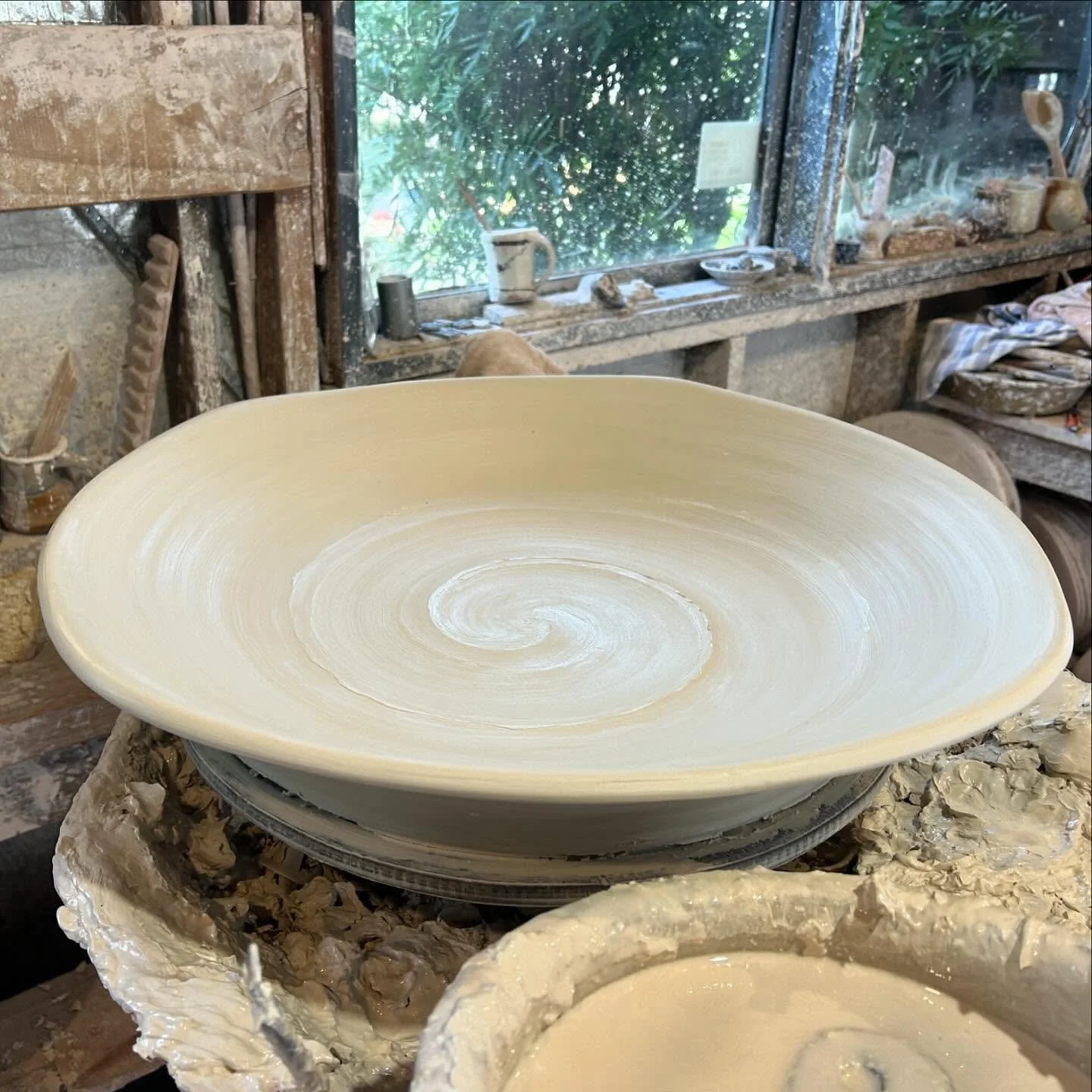 There is still time to make some pieces for the November firing! #australianwoodfiring #australianpottery #handmade #potteryworkshops #woodfiredkilns