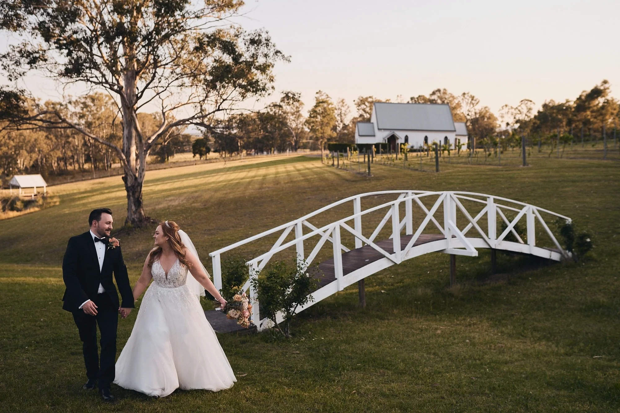 I&rsquo;ve been going over a couple of our beautiful couple&rsquo;s galleries from @lapera_estate today so thought I&rsquo;d share a few throwback photos!

La Pera really is one of those special venues, the gorgeous, quaint chapel, perfectly placed r