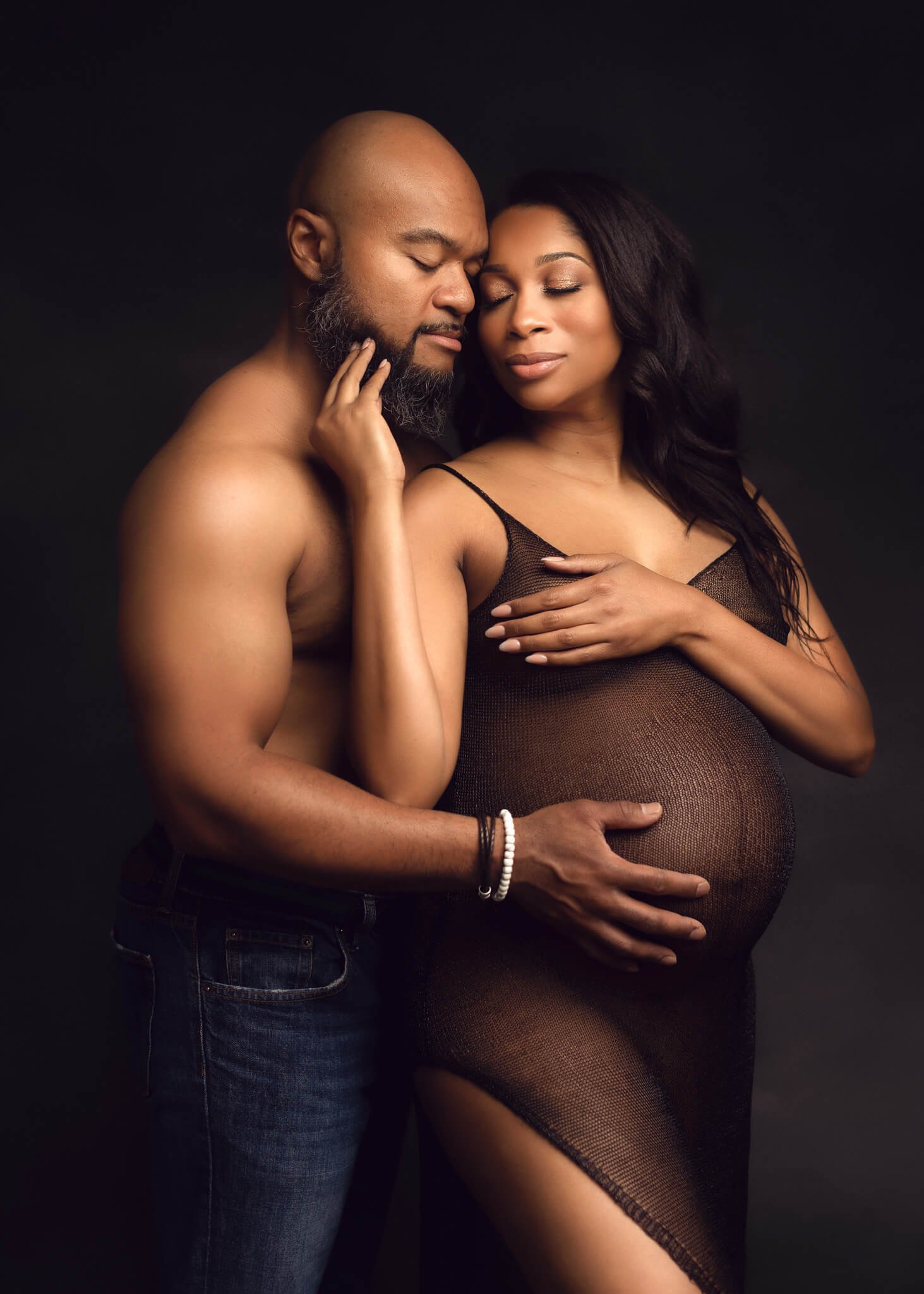 pregnant-pregnancy-expecting-empowering-studio-maternity-session-dallas-texas-dfw-frisco-oshey-vargas-photography-12.jpg