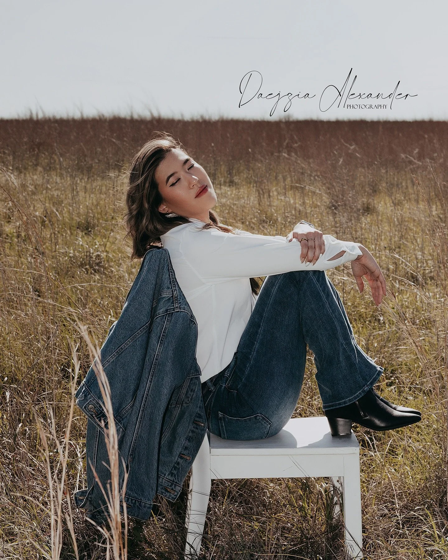 Stepped out into the field with the incredibly talented @daejziasphotography in Killeen, TX 🌾📸
I&rsquo;m always blown away by how photographers see the world. These shots turned out better than I ever imagined!

Styled in a classic denim-on-denim l
