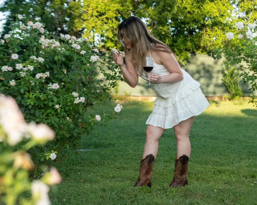 🍇 Spent the day shooting at BeeMaRosa Vineyard in Belton, TX with S.P. Photohraphy and the stunning Riah! The vines weren&rsquo;t ripe yet, but the setting was still magical. 🍷 Wore two fun looks, vineyard chic + a sweet white dress with boots. We 