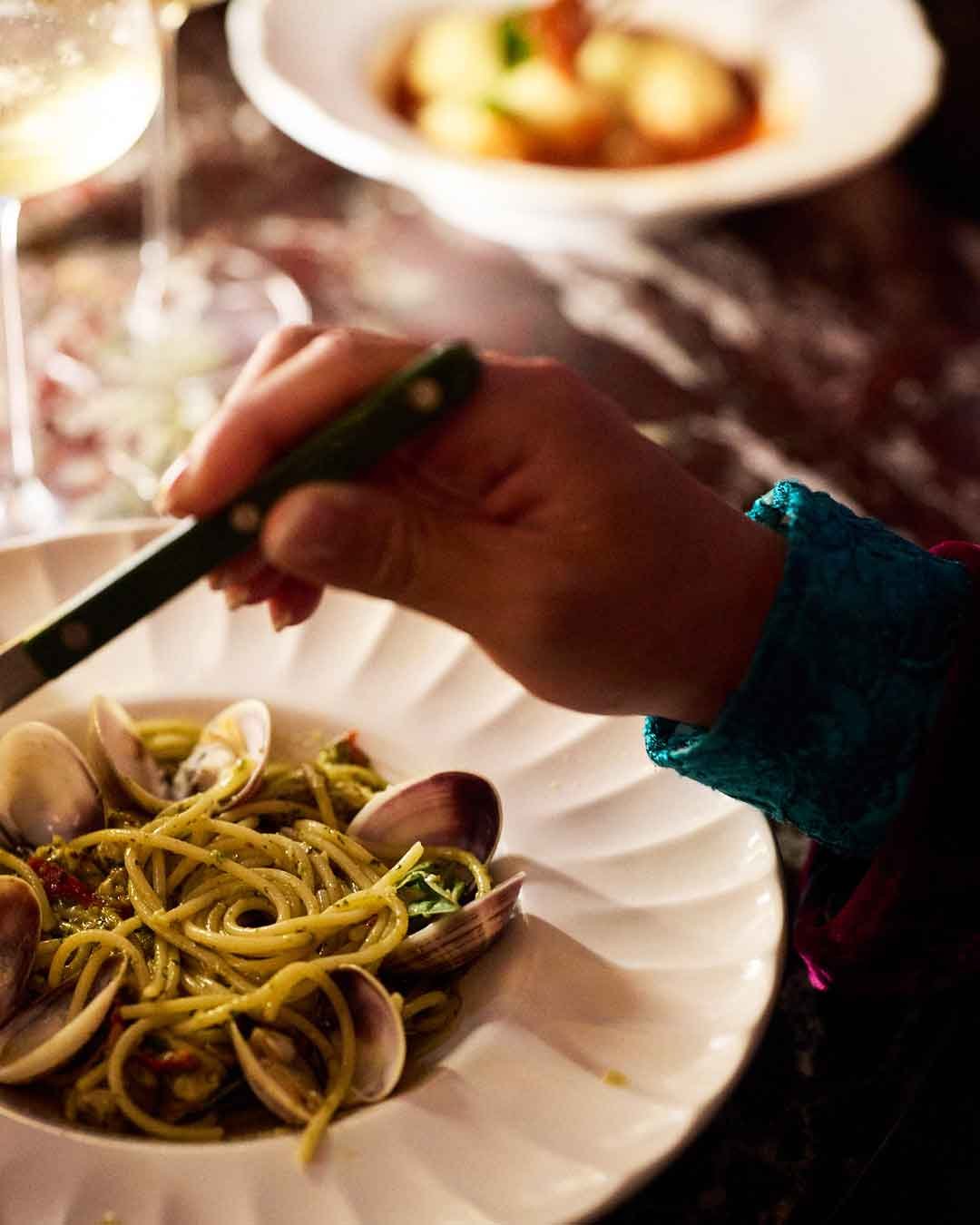 As the cooler weather settles in, we are pausing our Sunday lunches and extending our kitchen hours into the evening. Join us this Sunday 25th May for our final lunch for the season, or dine with us for a late dinner date if you fancy - our kitchen i