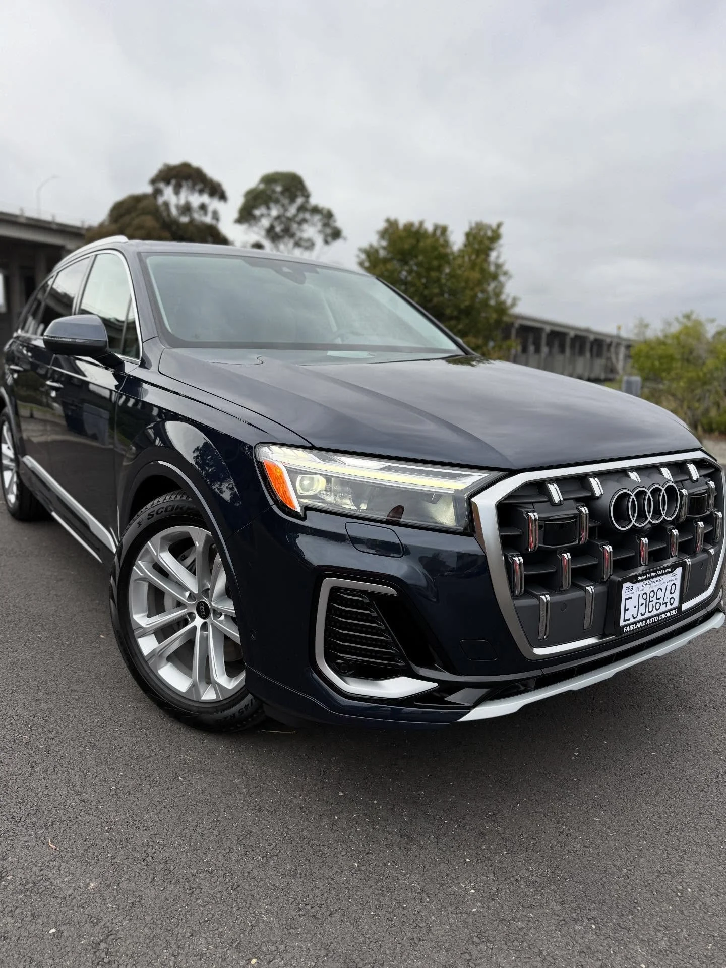We&rsquo;re obsessed with this new 2026 Audi Q7 Premium Plus&mdash;shown here in the breathtaking Waitamo Blue over Saiga Beige leather&mdash;not just for its head-turning style, but for the power and poise it delivers. With standard Comfort Adaptive