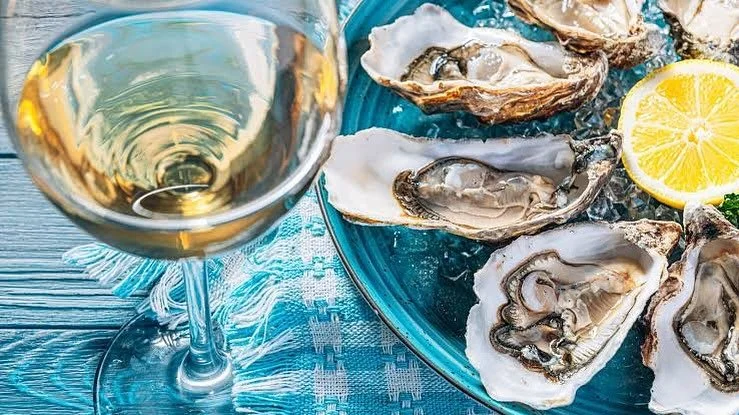 The suns out and we&rsquo;re feeling like oysters 🦪 and bubbles 🥂  Today and tomorrow at The Fifth.