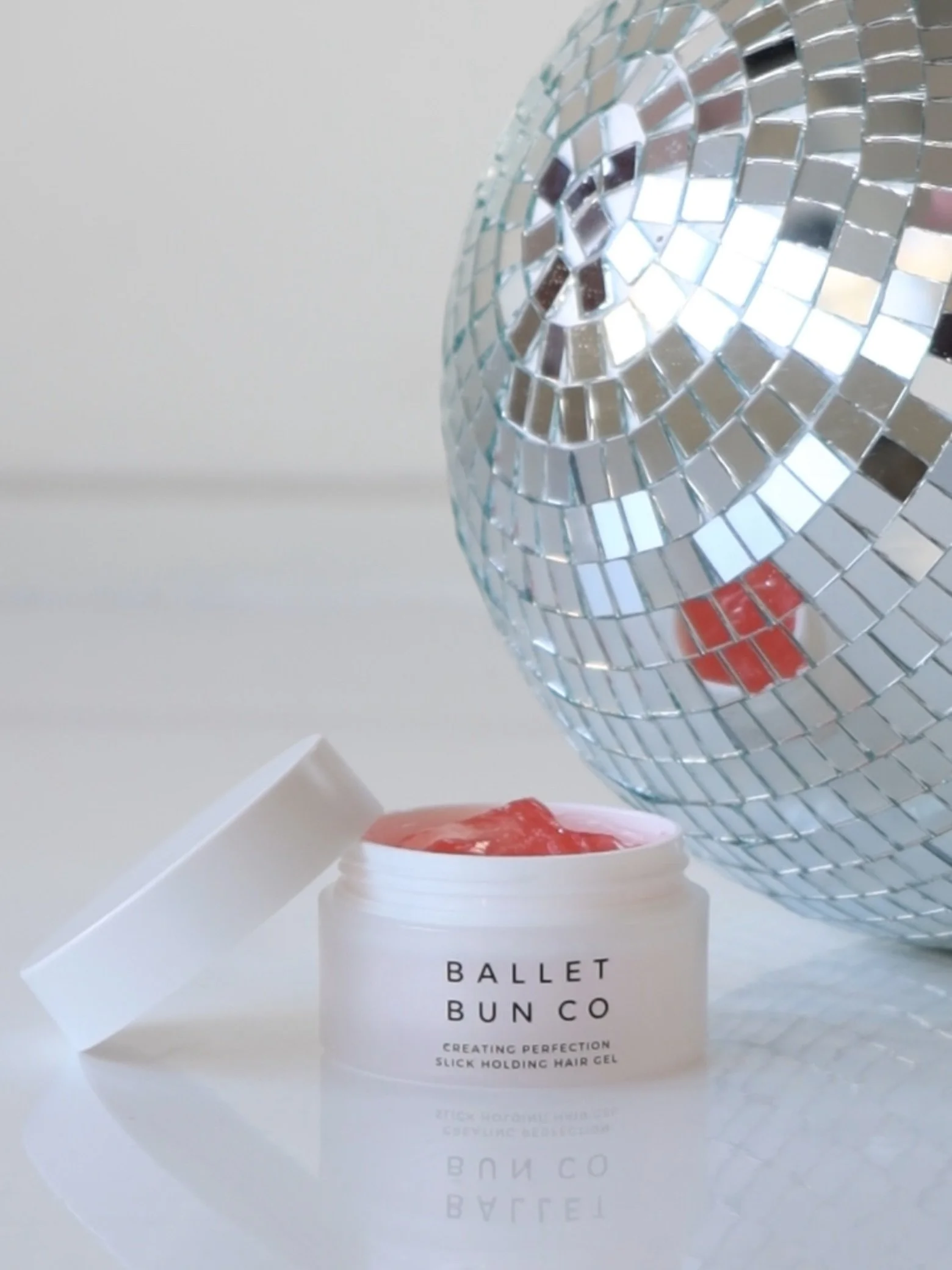 The slick bun essential every dancer needs 💖
Strong hold, zero white residue, and gentle on your hair ✨