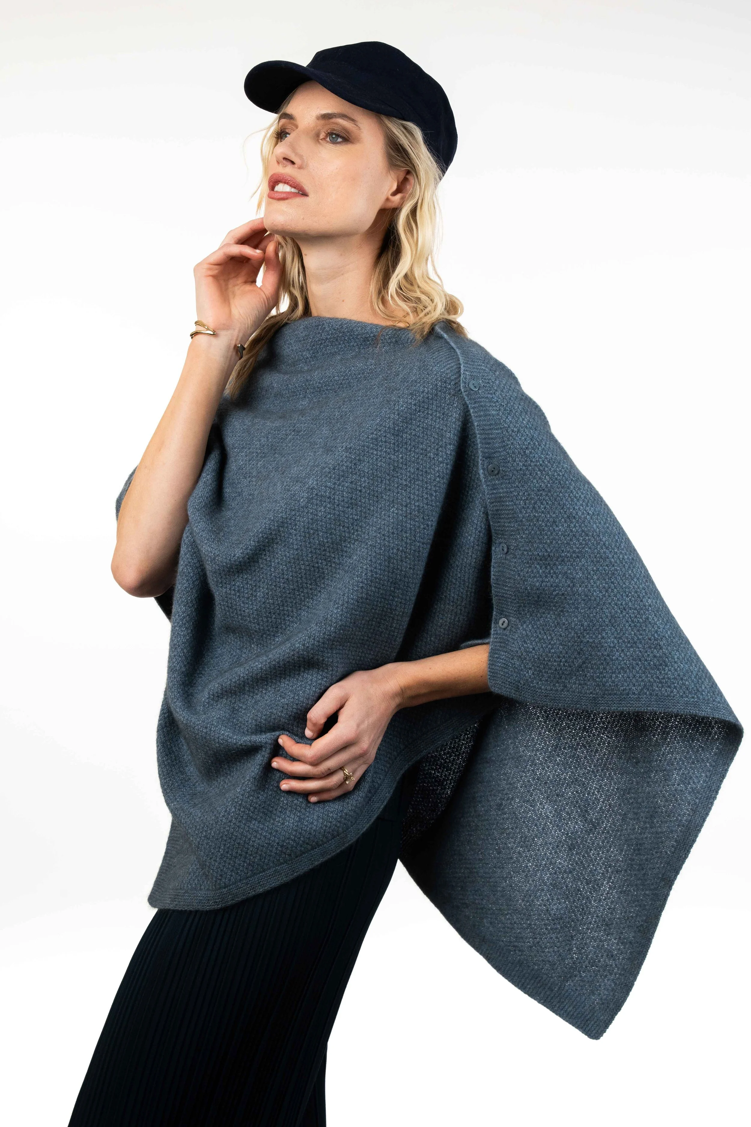 KO591-Riviera-worn-as-poncho-2.jpg