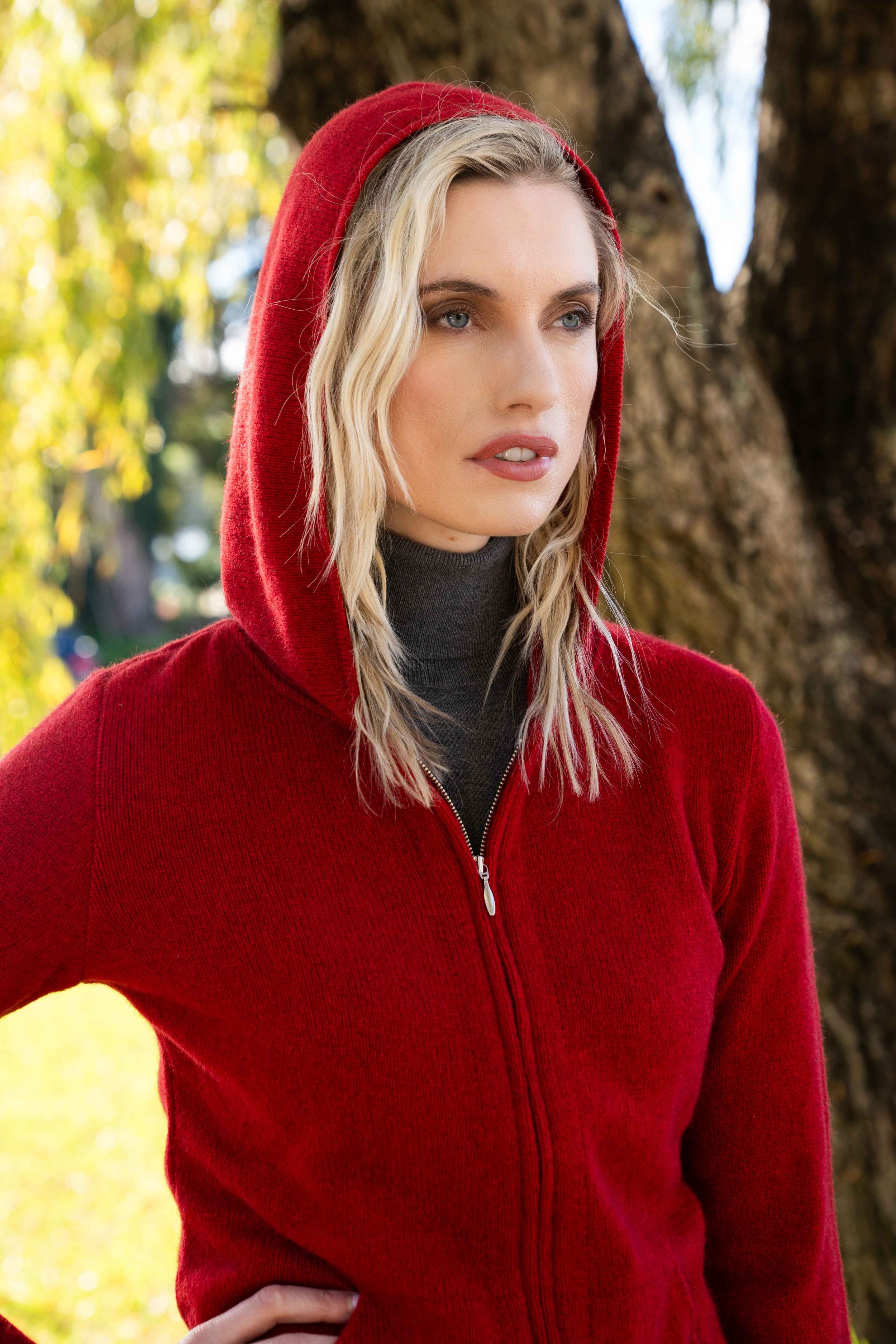 TR1024-Scarlet-hood-up.jpg