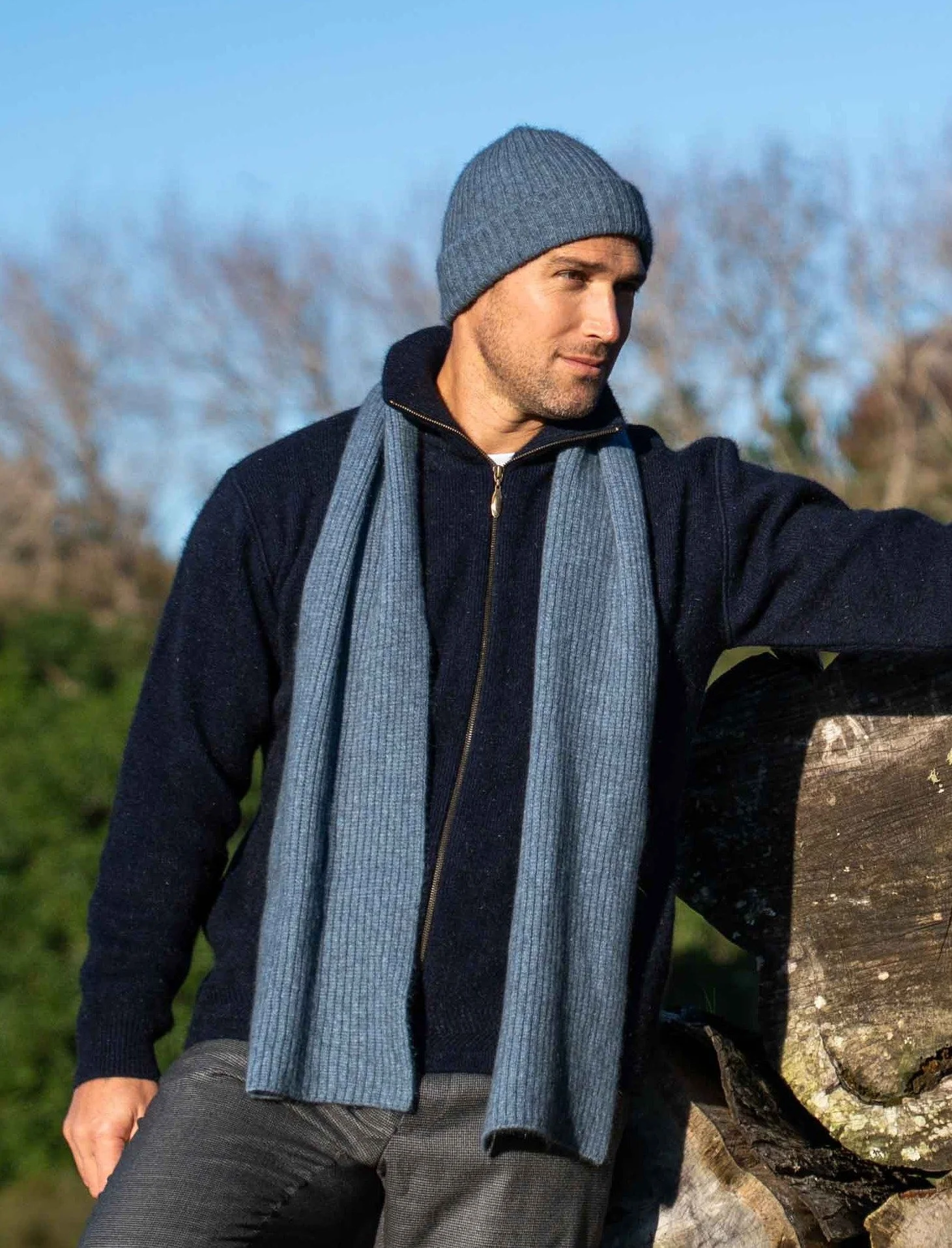 Ribbed Keyhole Scarf