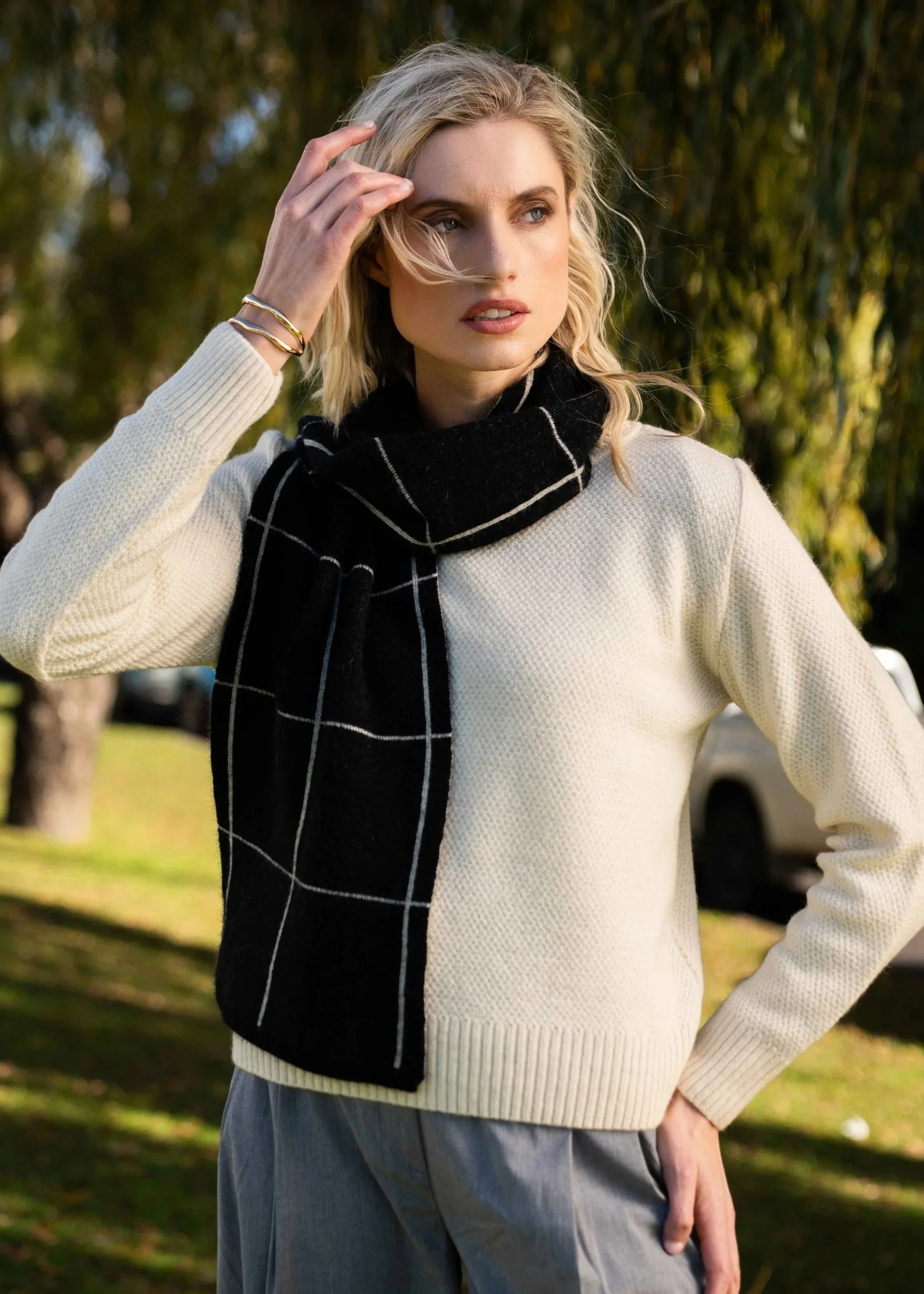 BT574-White-Natural-KO1040-Black-white.jpg