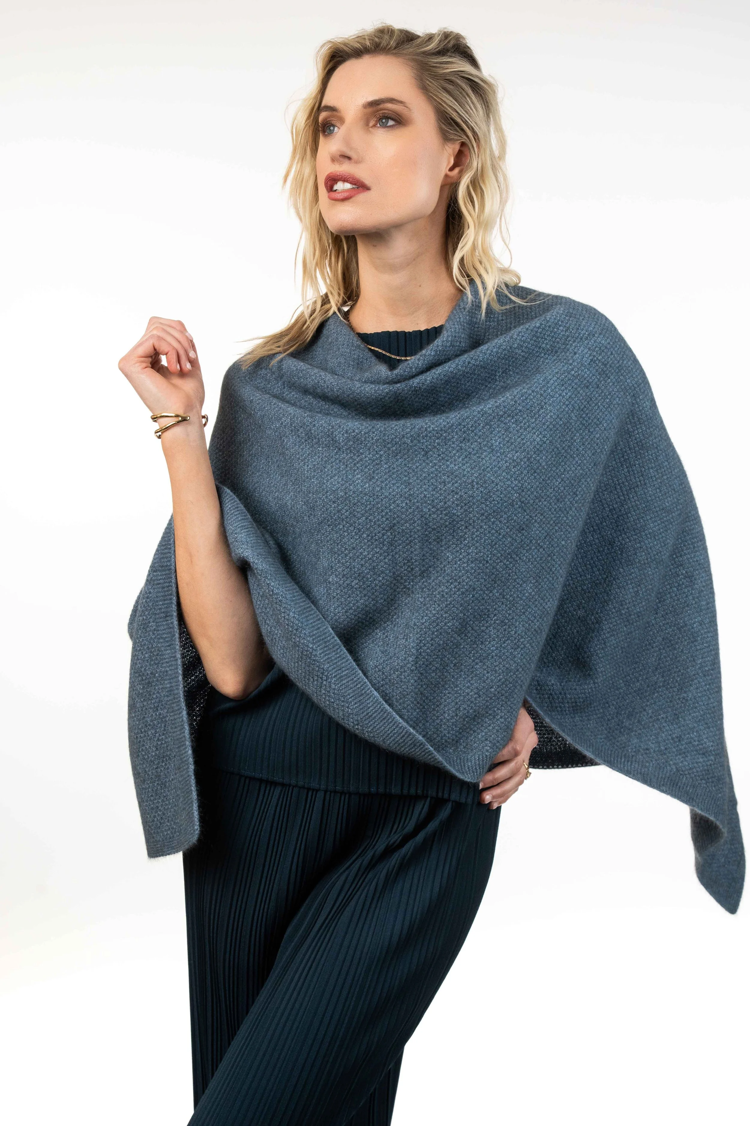 KO591-Riviera-worn-as-poncho-1.jpg