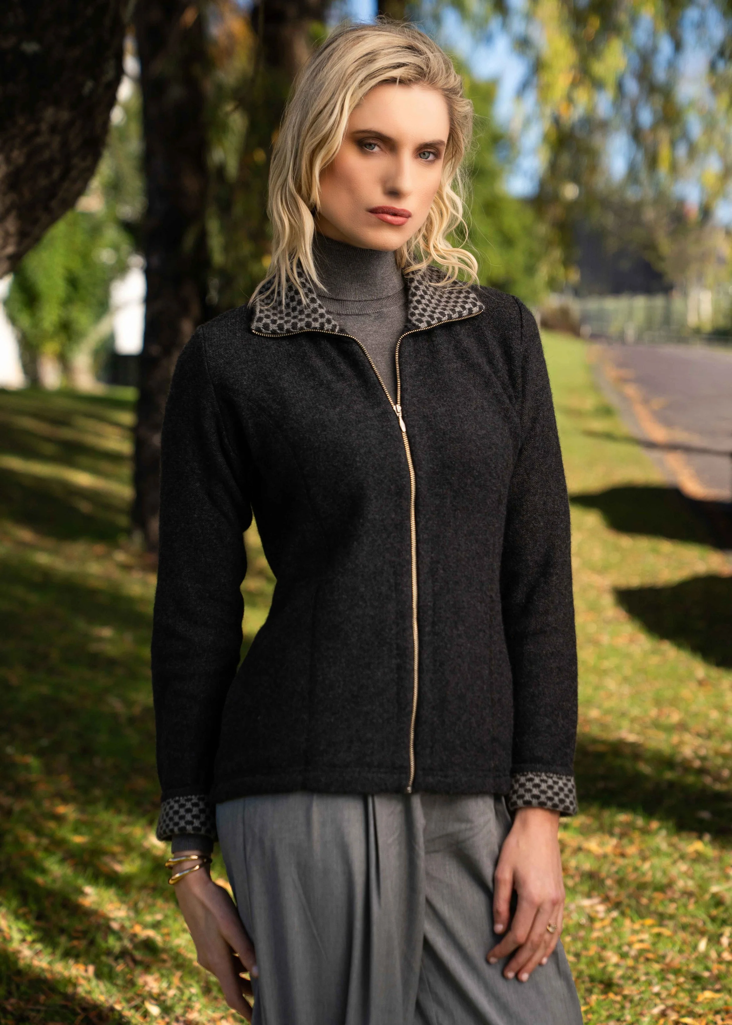 TR1016-Black-marl-mist.jpg