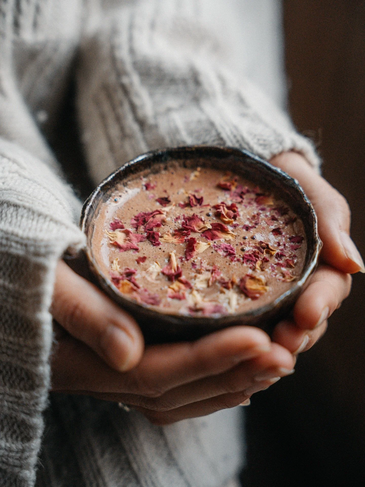 CACAO CIRCLES - 4/12 + 11/1 🤎

Still a few spots open for the Soul &amp; Cacao Circle this Thursday, December 4th - a warm pause in the dark, with the theme Winter Within ❄️ A slow and gentle circle, where we rest deep and enjoy the grounding effect