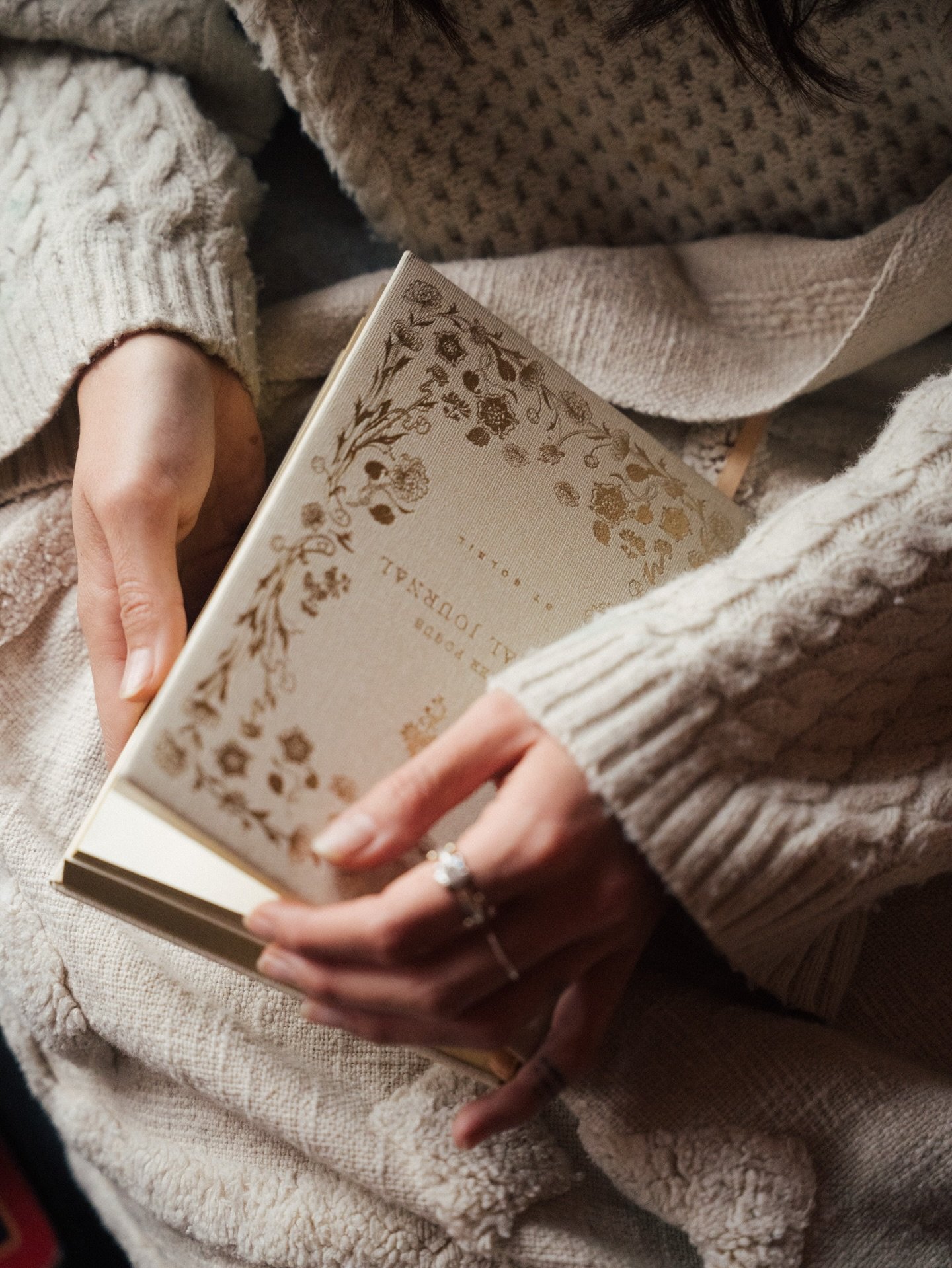 Day 8: The Gratitude Ritual✍️

Write a full page in your journal of things, people, memories and lessons you are grateful for. 

It can be as simple as the first sip of your morning coffee, that you have roof over your head, the phone call with your 