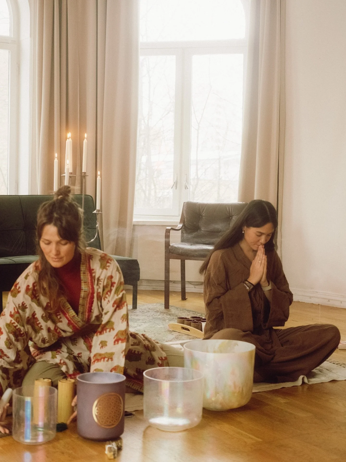 Celebrating transitions and portals with cacao and sound🤍

Thank you @elviramostad who trusted us to guide you and your friends through a journey for the senses🧘🏻&zwj;♀️

Private circles and ceremonies are extra unique - I love to curate and tailo