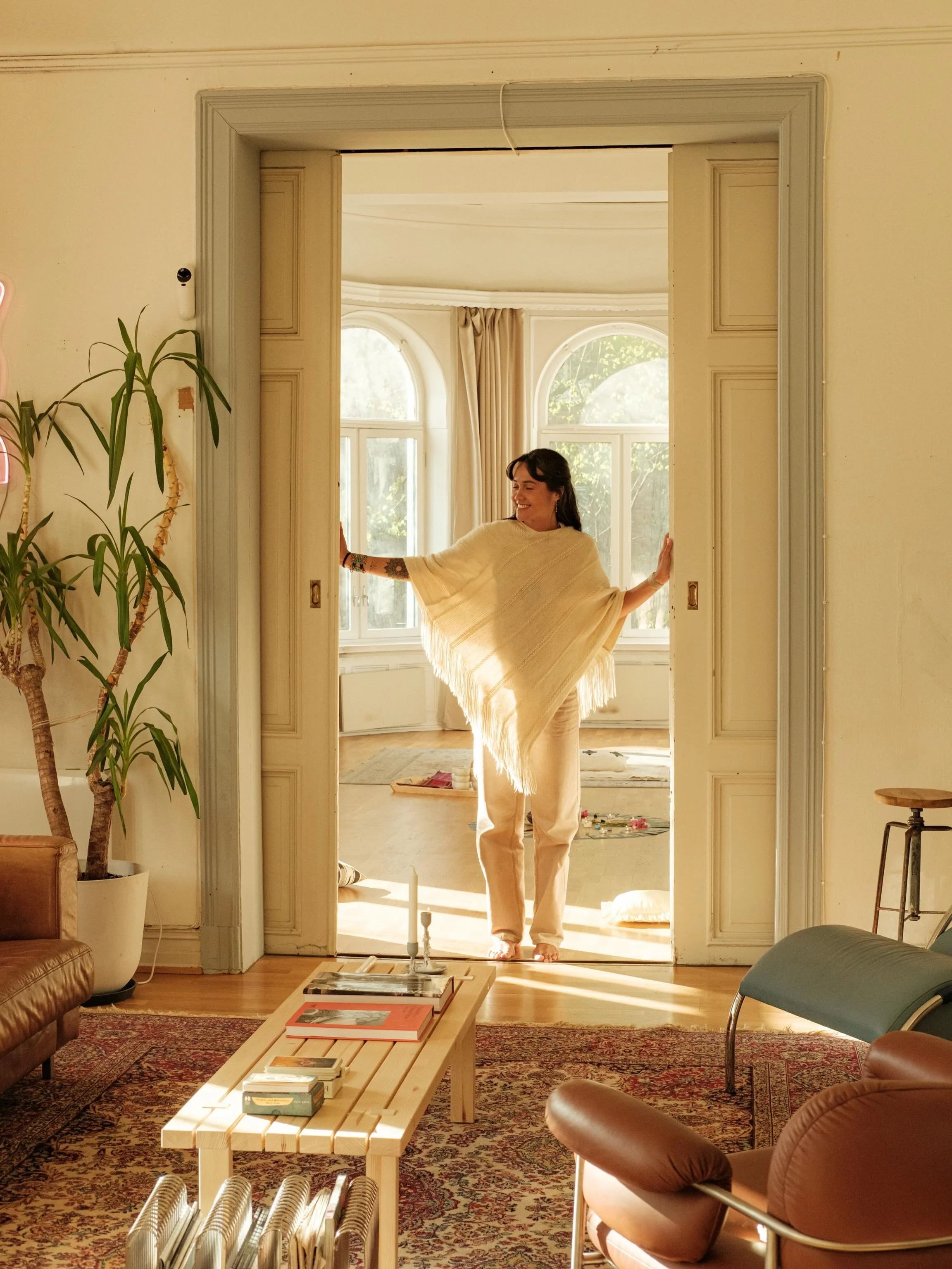 Cacao, rest, reflection, sound, visualization and sprinkles of whatever wants to come forward. My next circle will be this Sunday at Terra Oslo, link in bio or DM to join🌸

Photos: @gurosommer