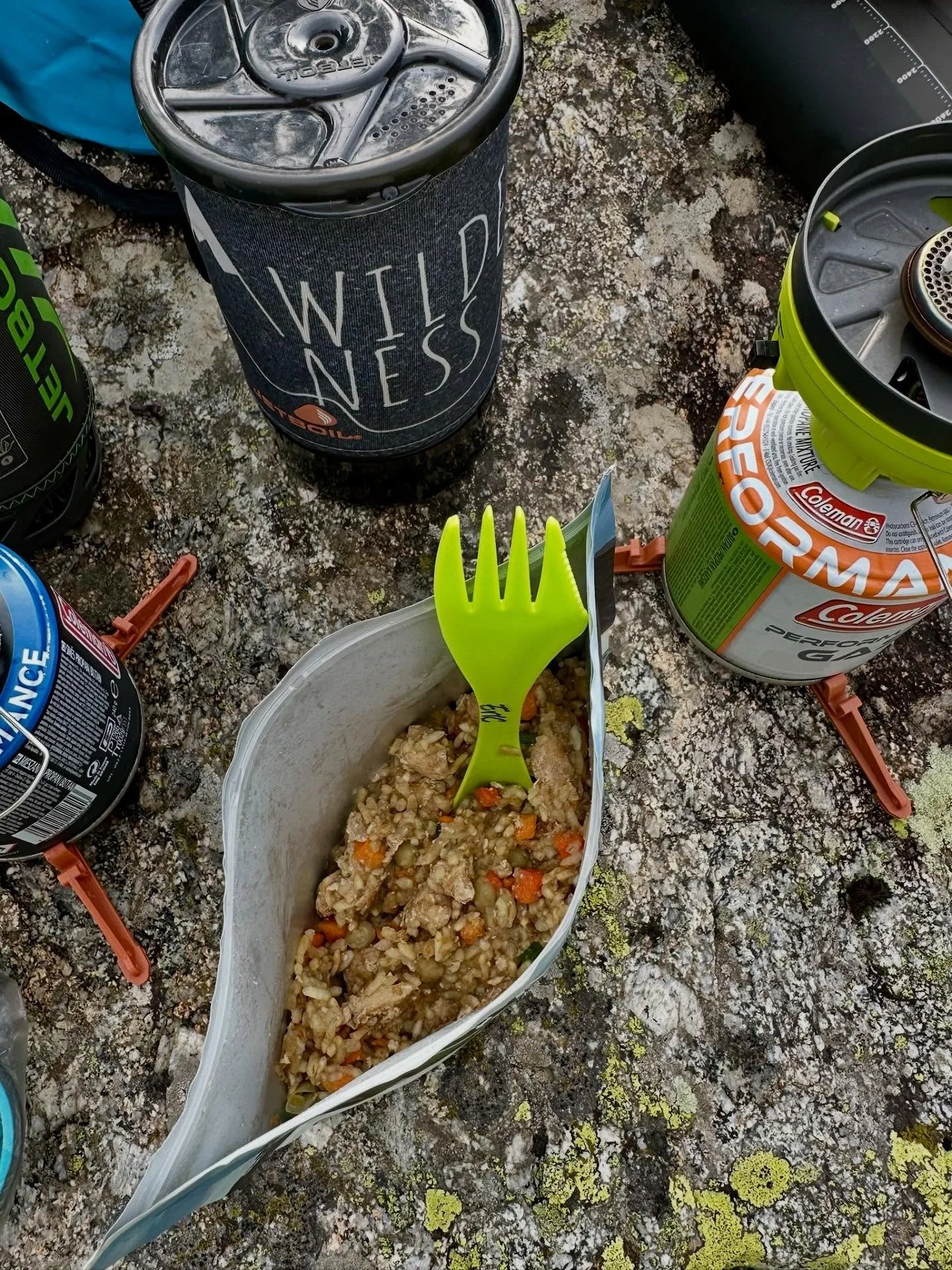 🇺🇸🇬🇧Looking to get that last hike in before the season ends and winter settles in? 🥾❄️ 
🐔Our Chicken Fried Rice is the gluten-free hero of the trails! Only weighing 160g in your bag, but packs 672 kcal and 46g of protein! Whether you&rsquo;re n