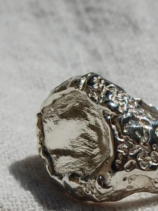 Textures of The Layla

100% recycled metals