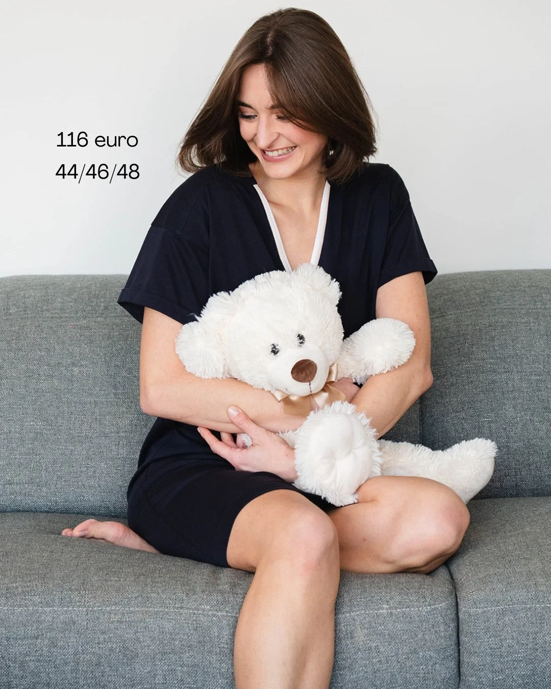 Zondag = rustdag 🧘 
Blijf gerust wat langer in je slaapkledij, want het is niet voor niets een rustdag.

Ben jij team nachtkleed of team pyjama met lange broek?