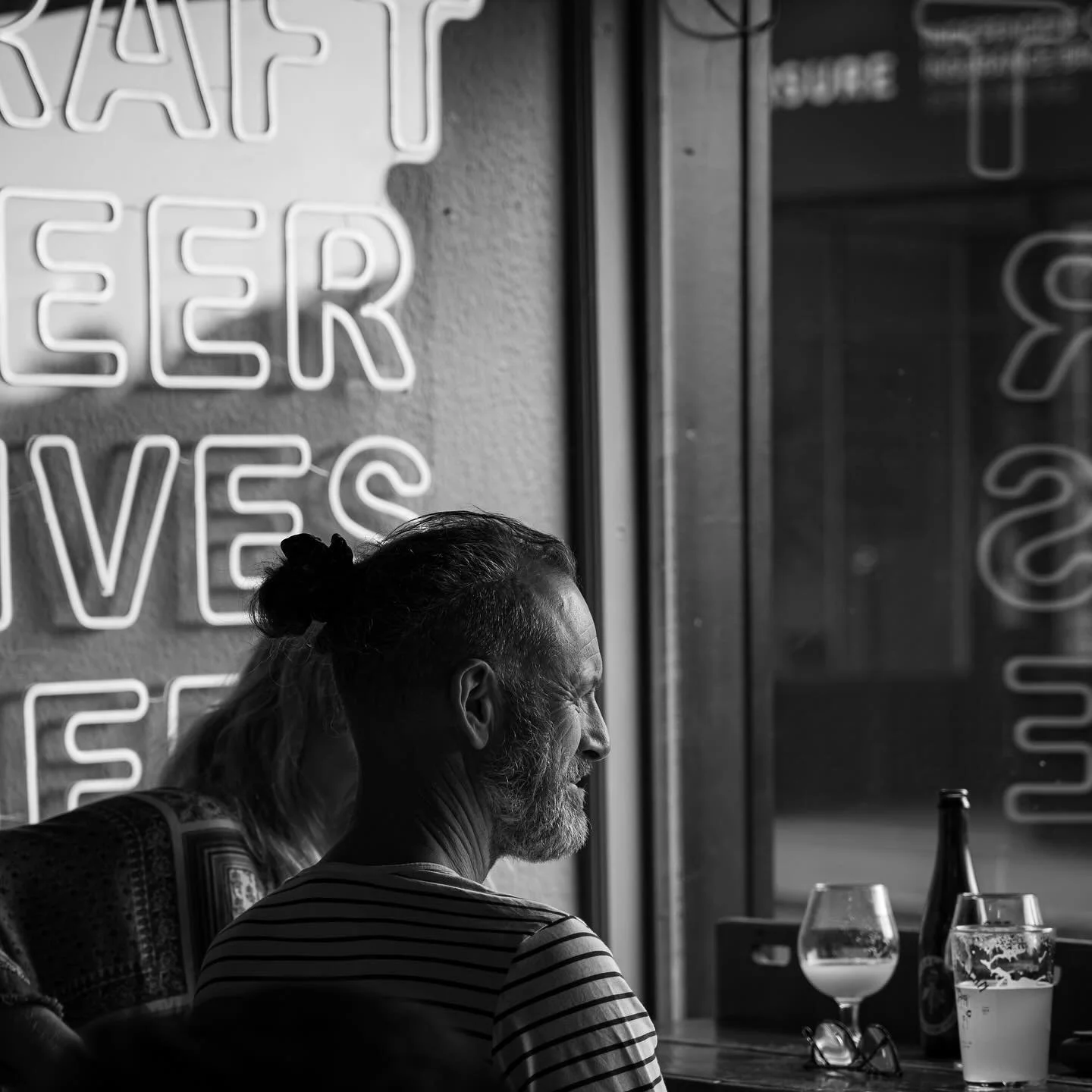 Posting this as I absolutely loved this couple sat on a Summer&rsquo;s eve at Tap &amp; Can back in August, they were super groovy watching the world go by as the commuters flowed up and down Castle Gate. A classic Shrewsbury spot.

👩&zwj;💻 https:/